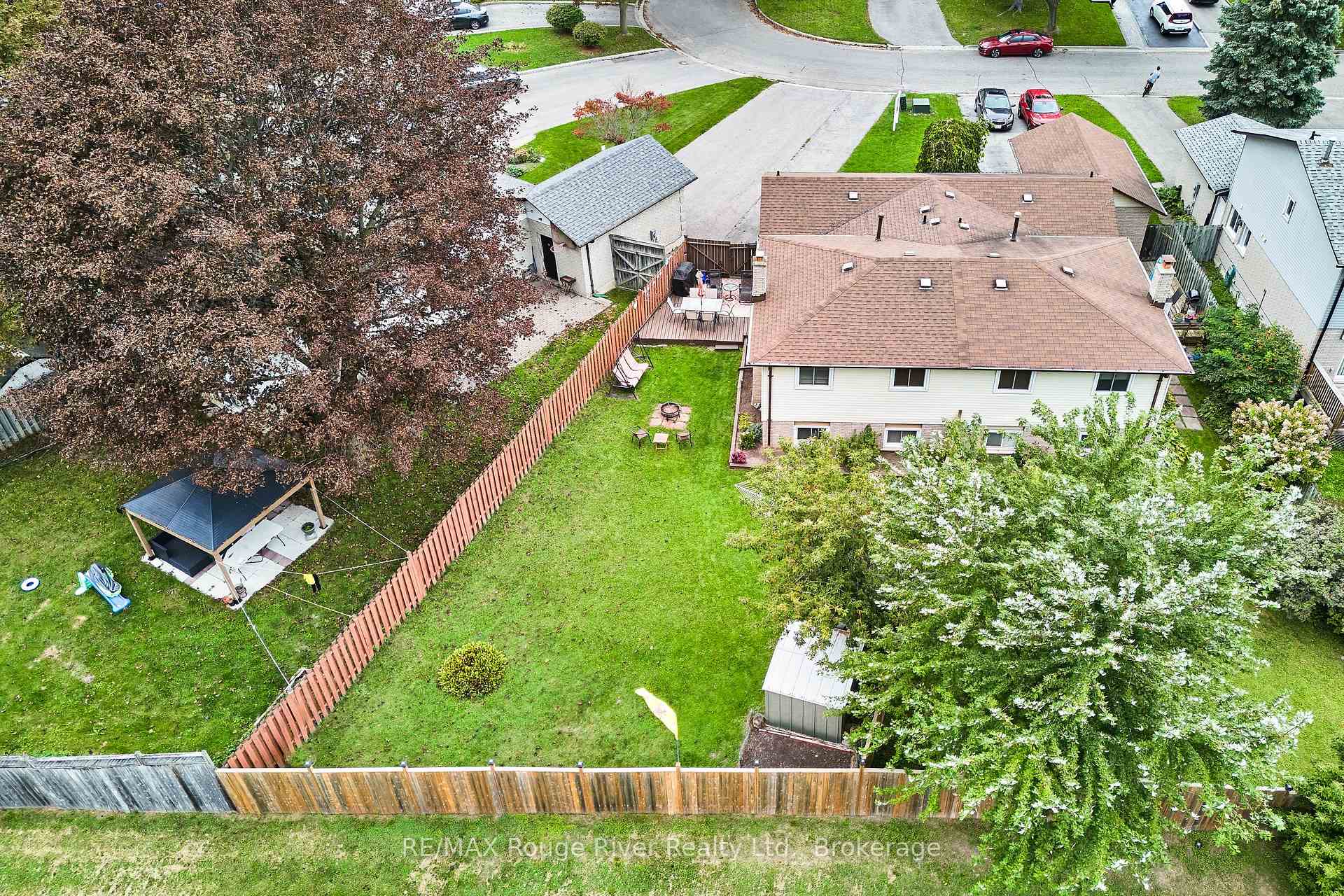 Photo 6 of 607 Foxrun Court, Oshawa, Pinecrest — HOMEH