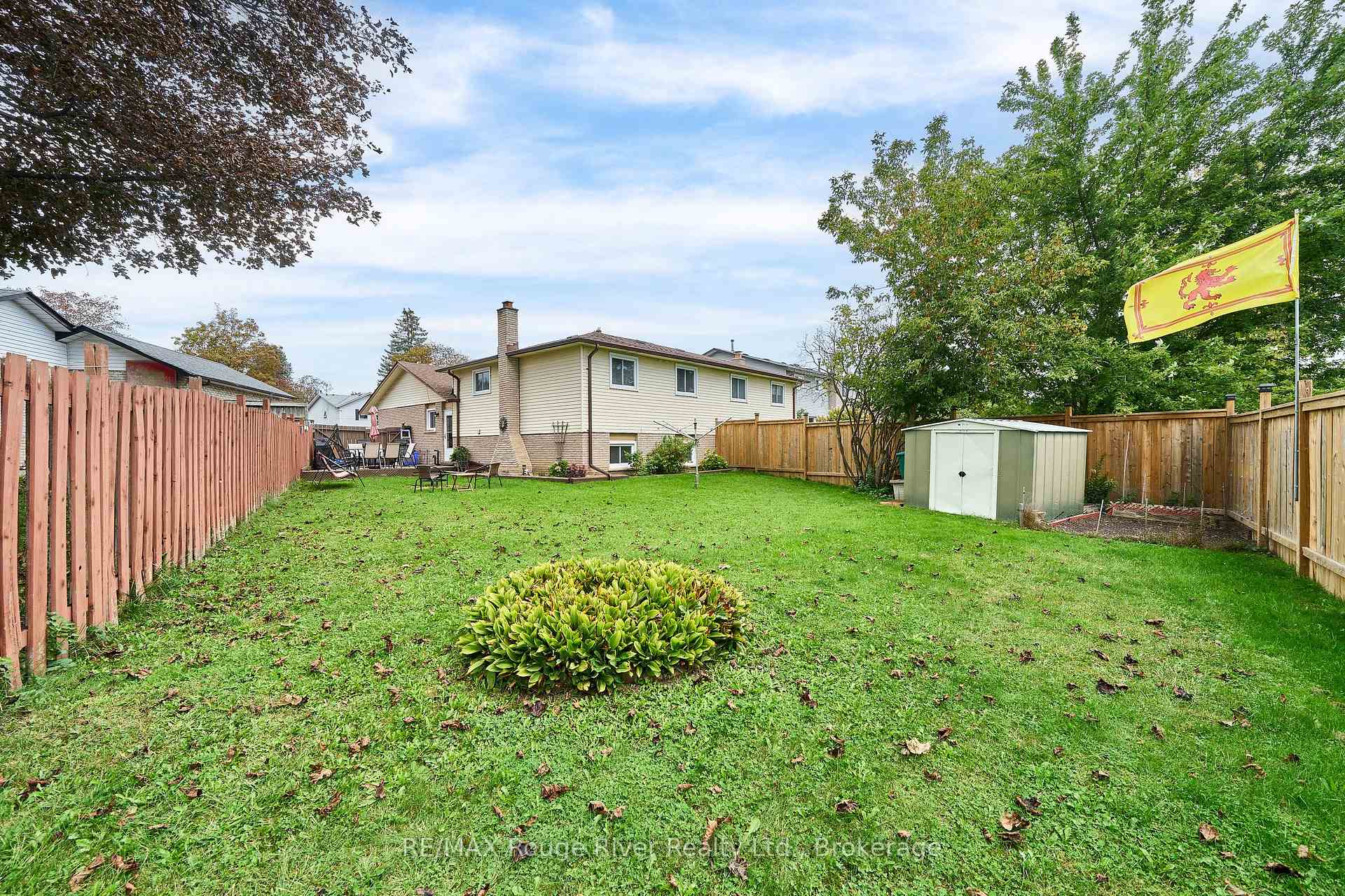 Photo 7 of 607 Foxrun Court, Oshawa, Pinecrest — HOMEH
