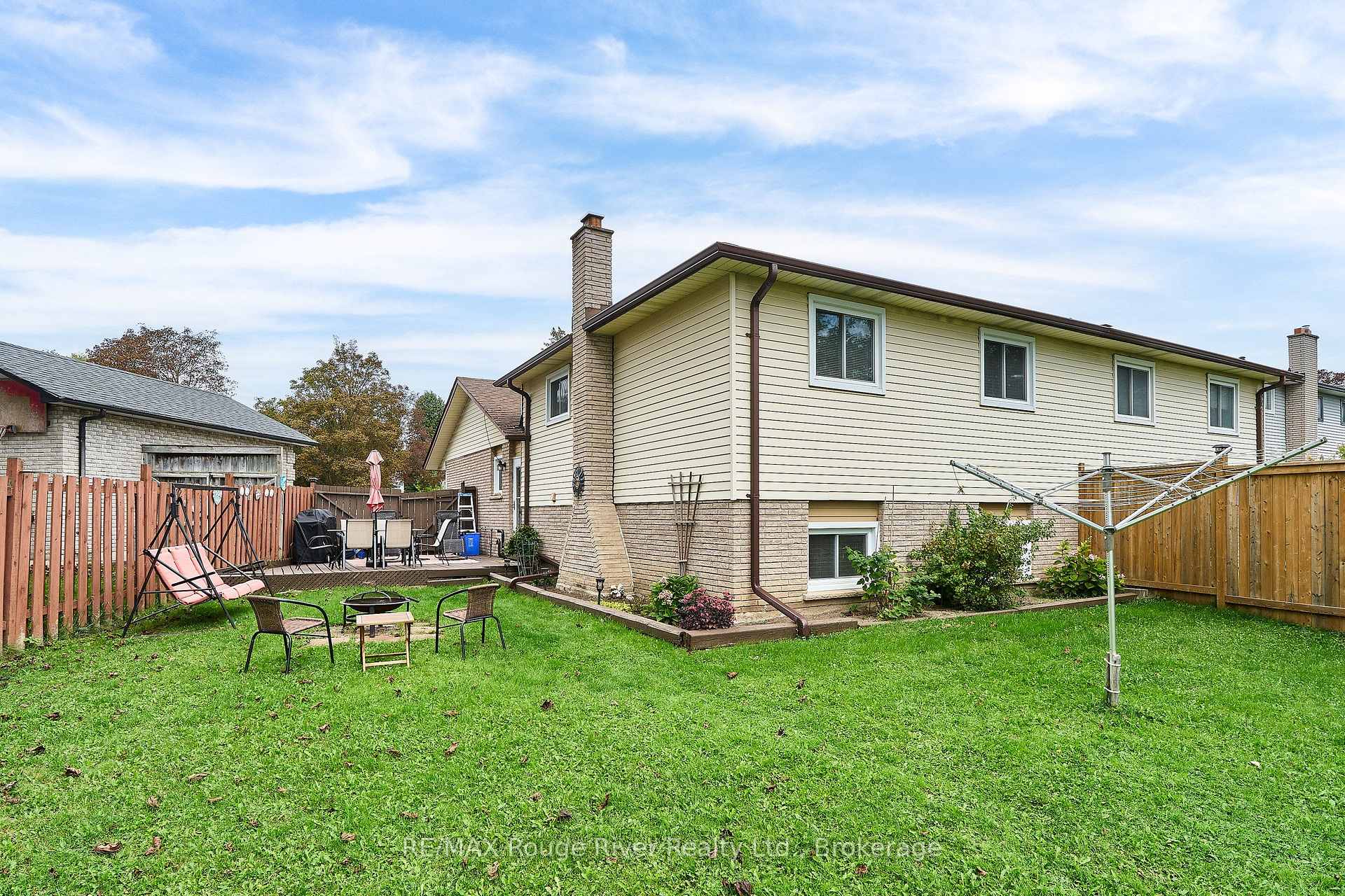 Photo 8 of 607 Foxrun Court, Oshawa, Pinecrest — HOMEH
