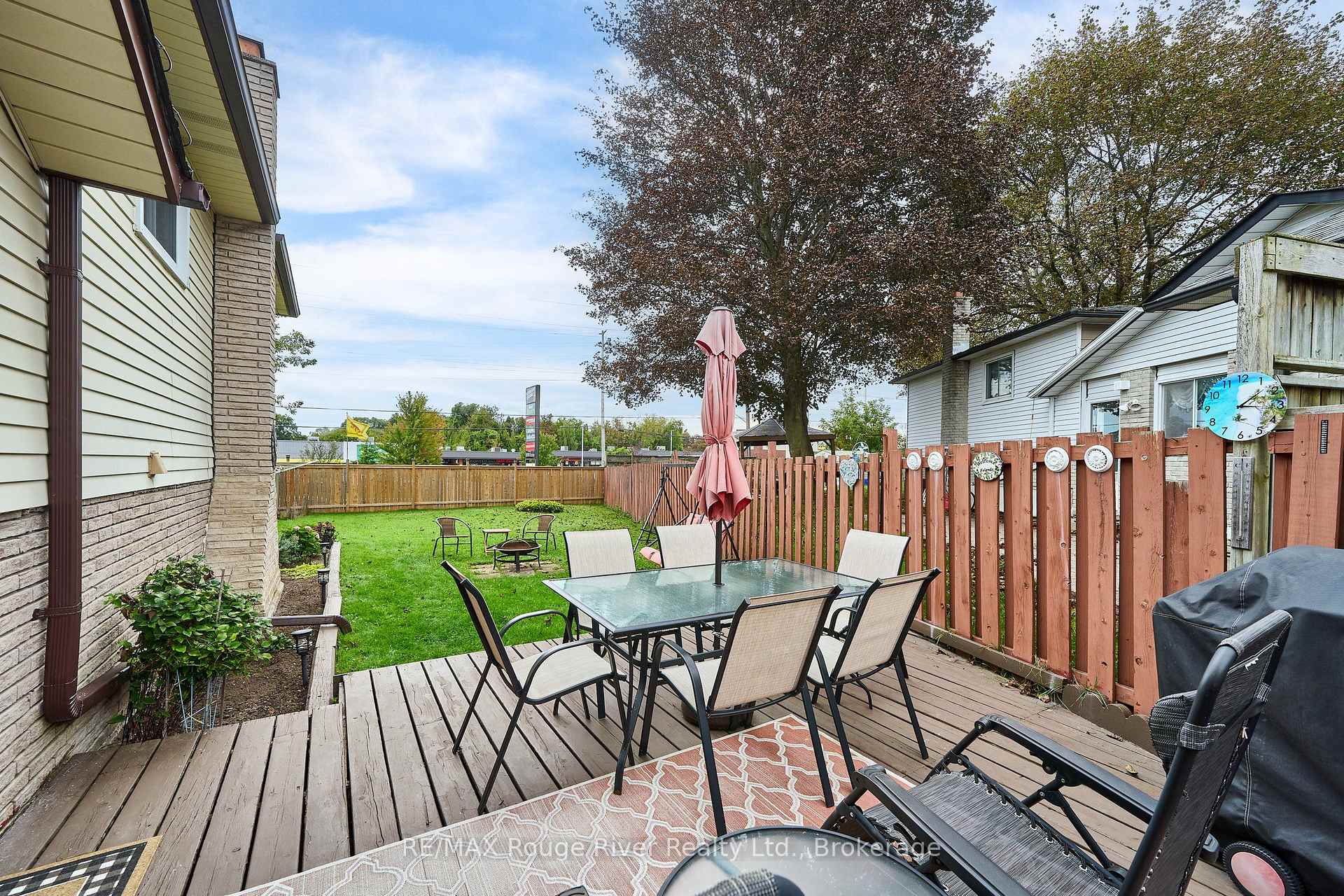 Photo 10 of 607 Foxrun Court, Oshawa, Pinecrest — HOMEH