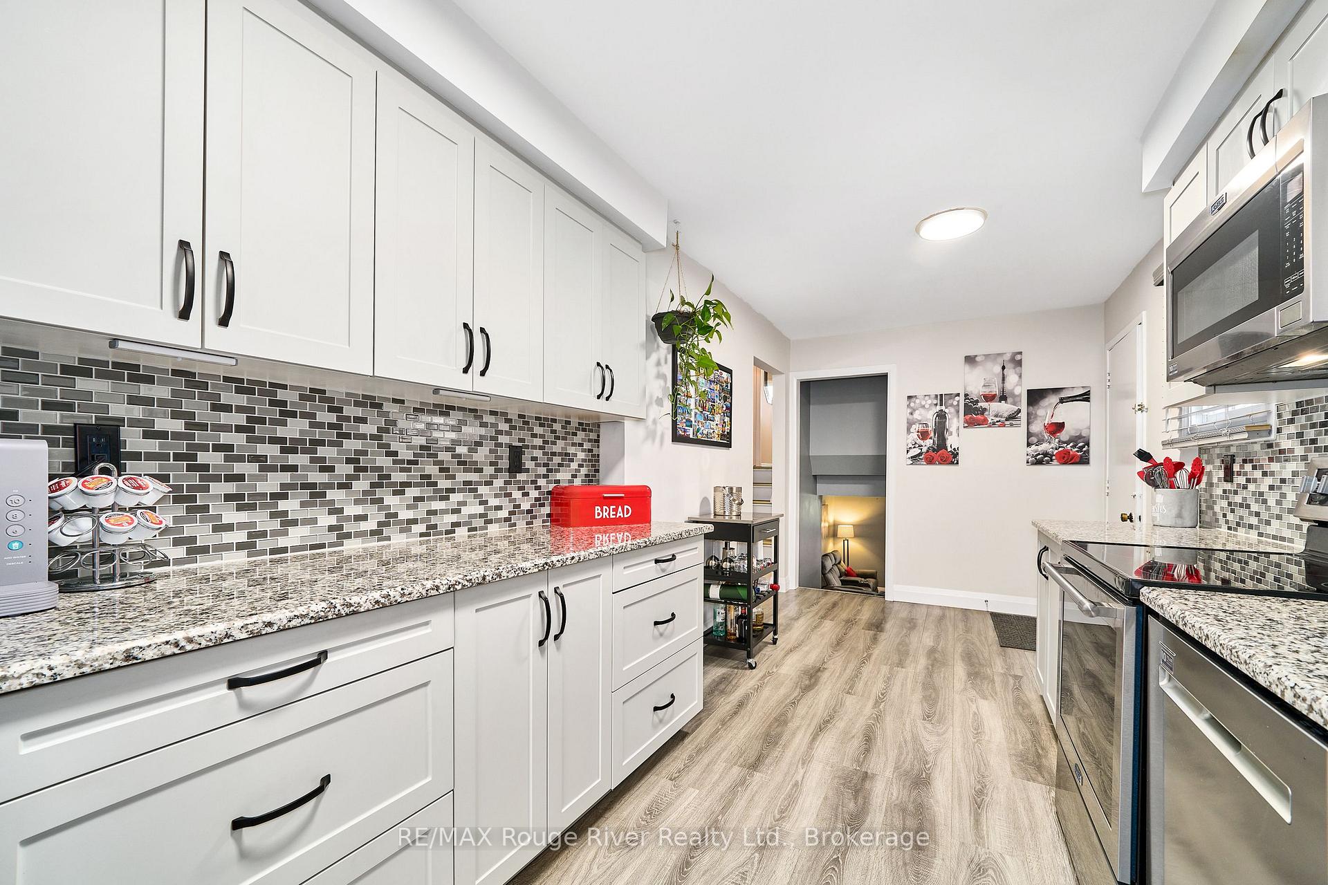 Photo 13 of 607 Foxrun Court, Oshawa, Pinecrest — HOMEH