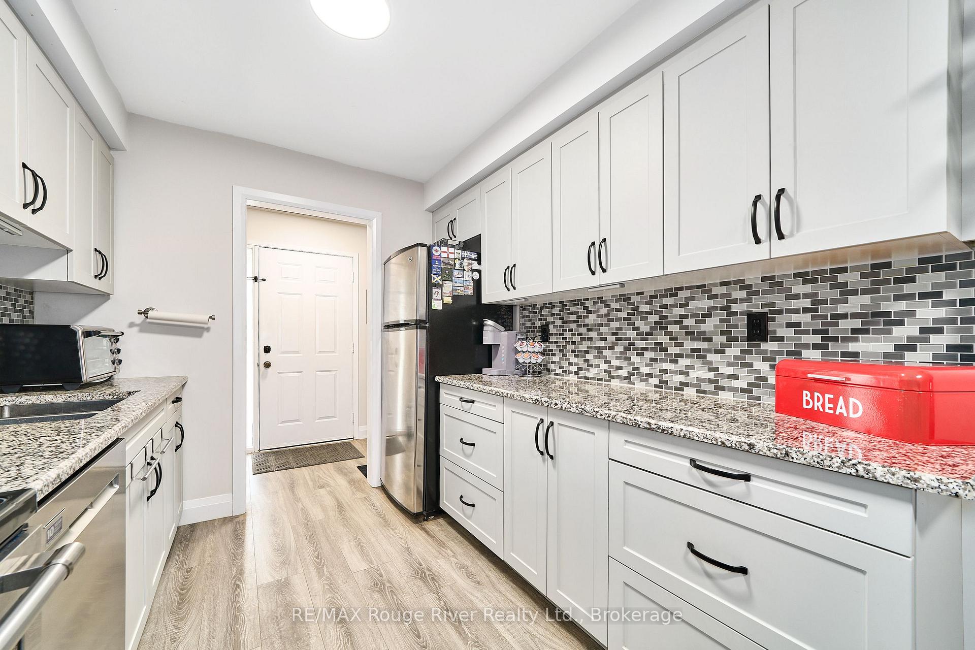 Photo 14 of 607 Foxrun Court, Oshawa, Pinecrest — HOMEH