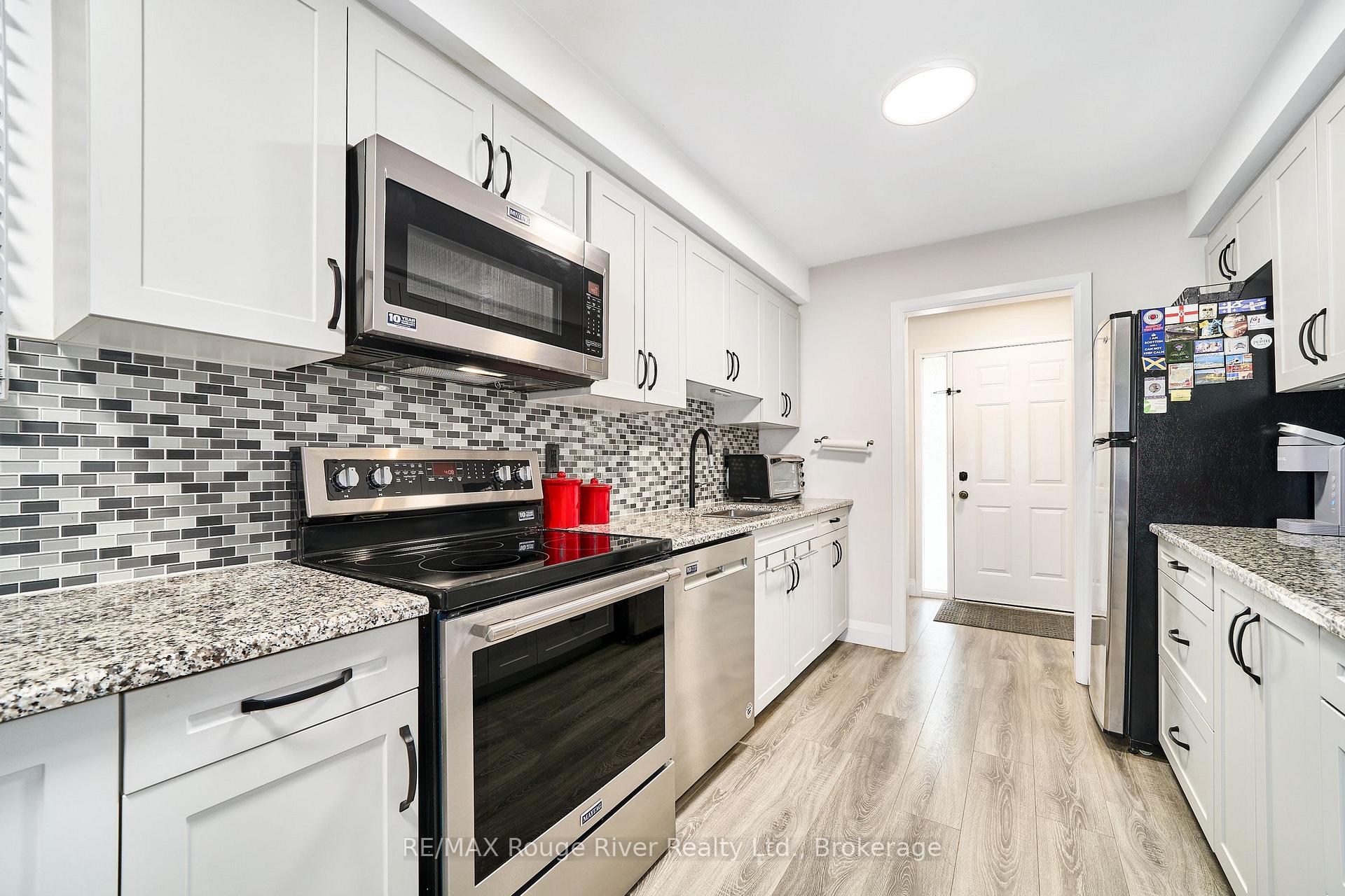 Photo 15 of 607 Foxrun Court, Oshawa, Pinecrest — HOMEH