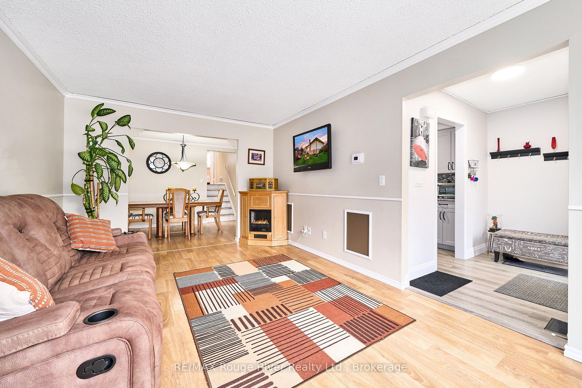 Photo 18 of 607 Foxrun Court, Oshawa, Pinecrest — HOMEH