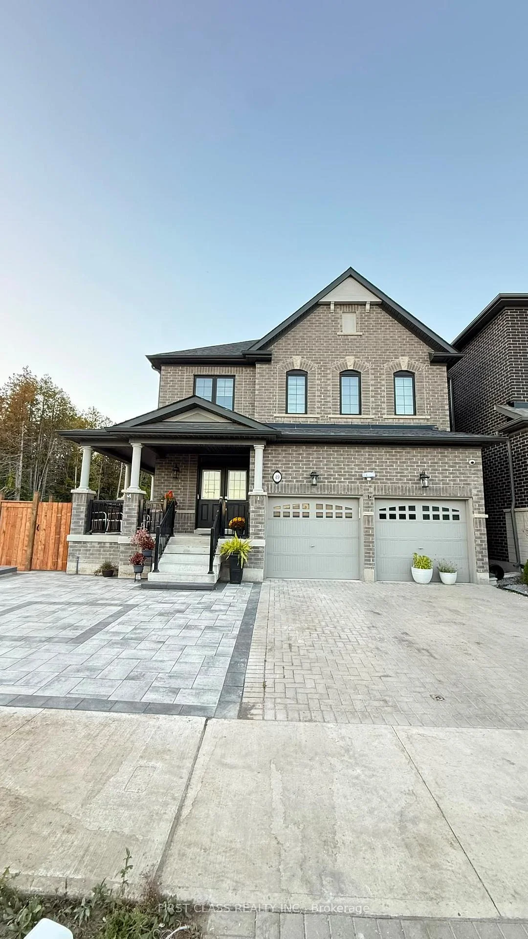 Photo of Unit Lower, 49 Mountainside Crescent