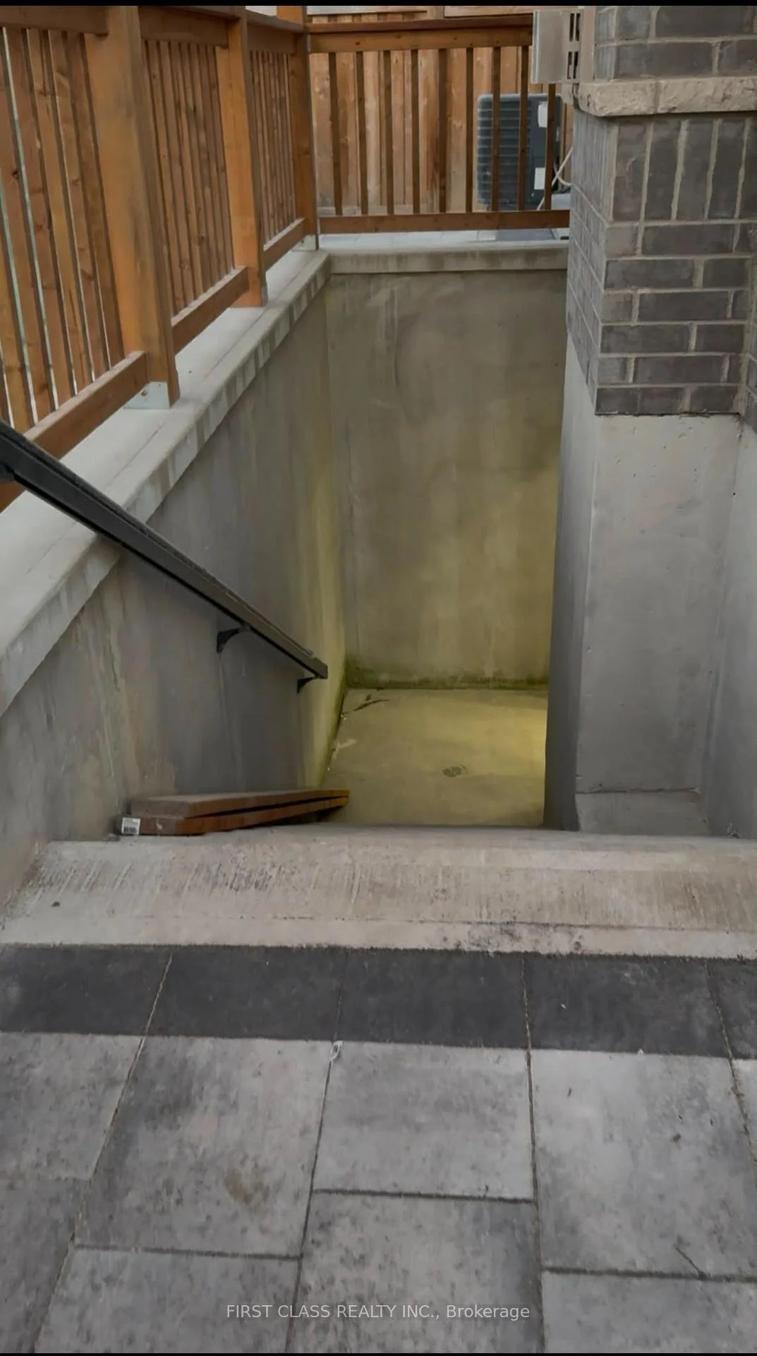 Photo 7 of Unit Lower, 49 Mountainside Crescent, Whitby, Rolling Acres — HOMEH