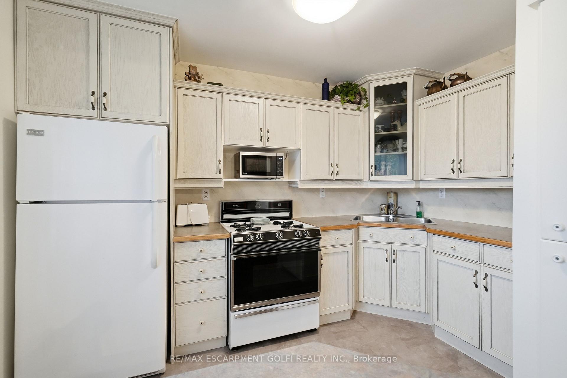 Photo 15 of Unit 70, 643 Woodward Avenue, Milton, Dorset Park — HOMEH