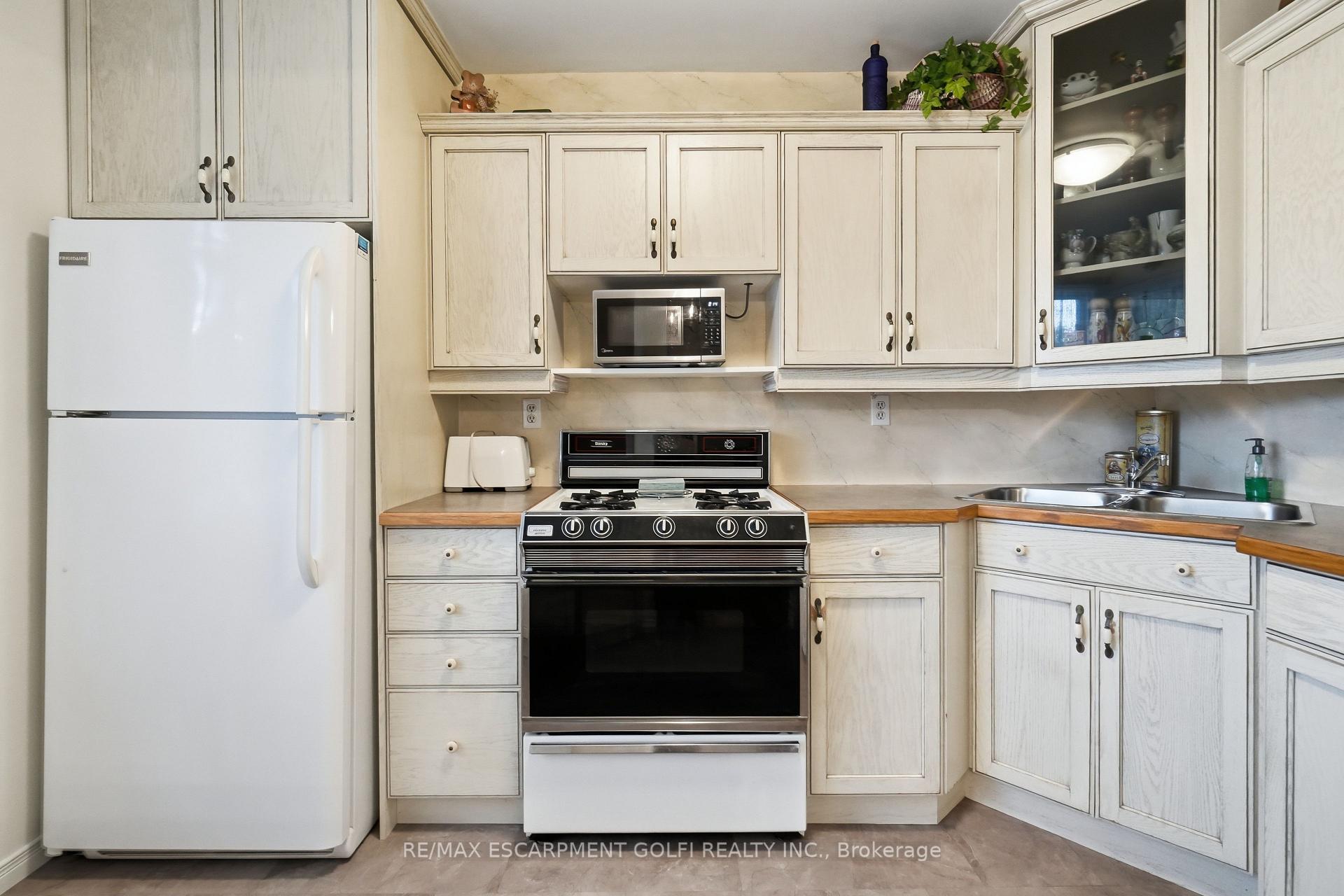 Photo 16 of Unit 70, 643 Woodward Avenue, Milton, Dorset Park — HOMEH