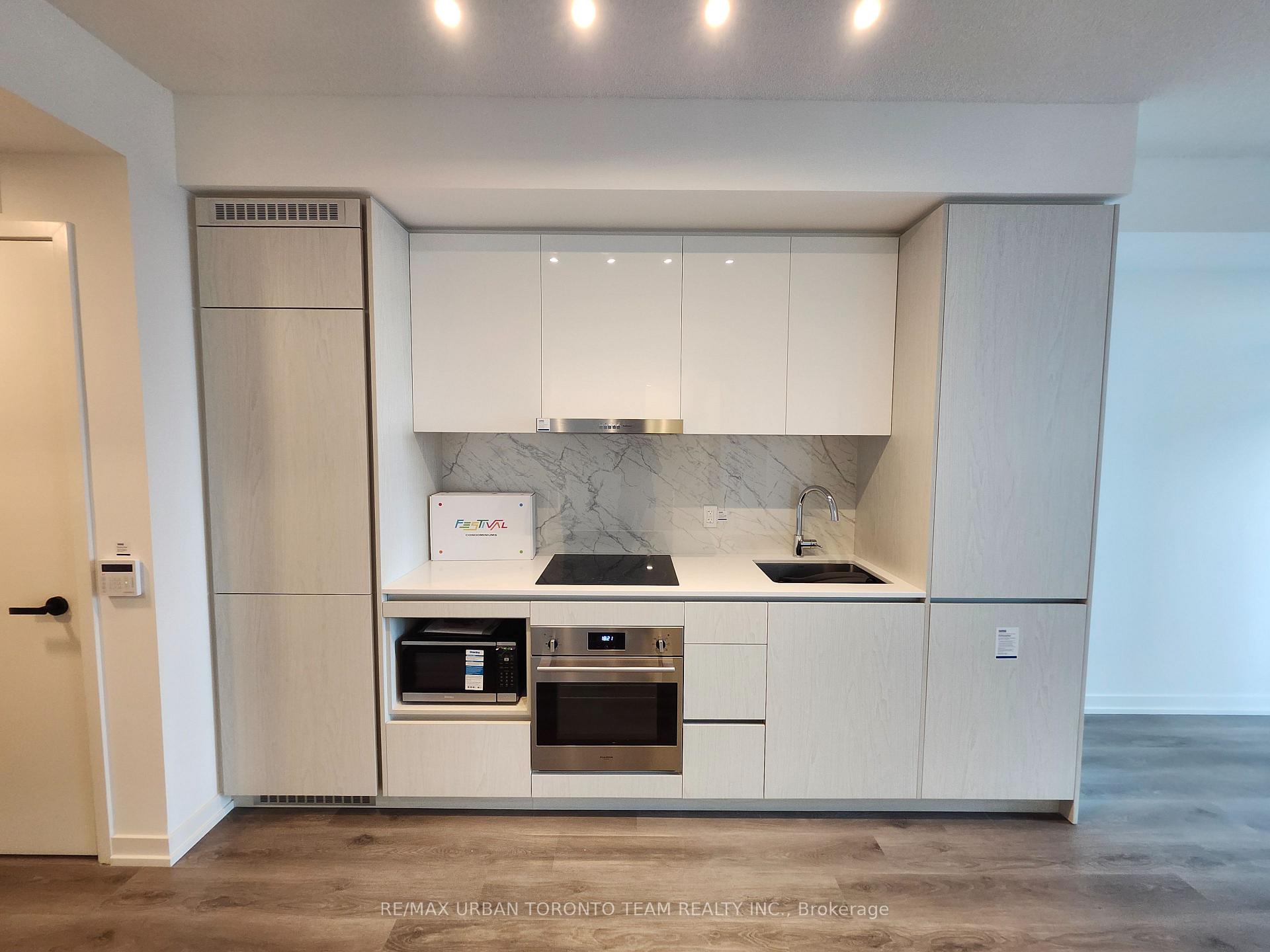 Photo 3 of Unit 2202, 28 Interchange Way, Vaughan, Vaughan Corporate Centre — HOMEH