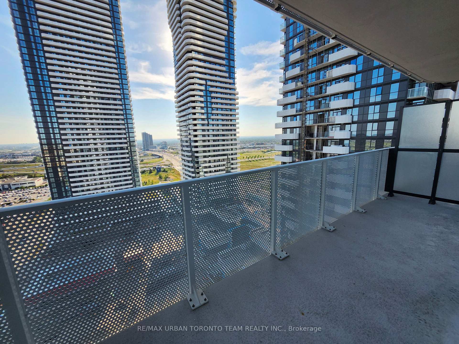 Photo 5 of Unit 2202, 28 Interchange Way, Vaughan, Vaughan Corporate Centre — HOMEH