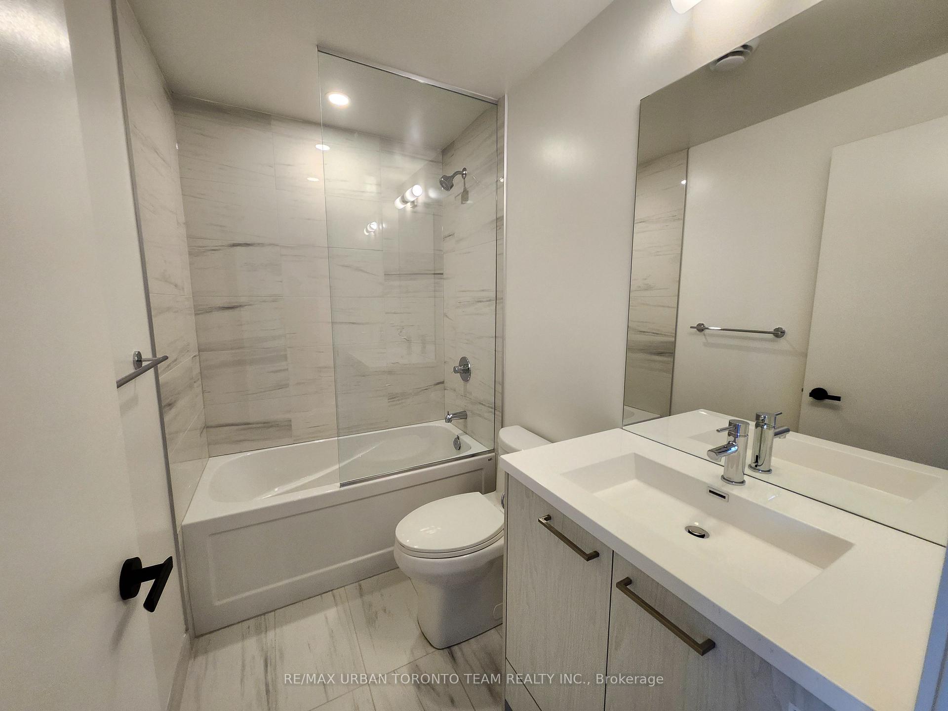 Photo 8 of Unit 2202, 28 Interchange Way, Vaughan, Vaughan Corporate Centre — HOMEH