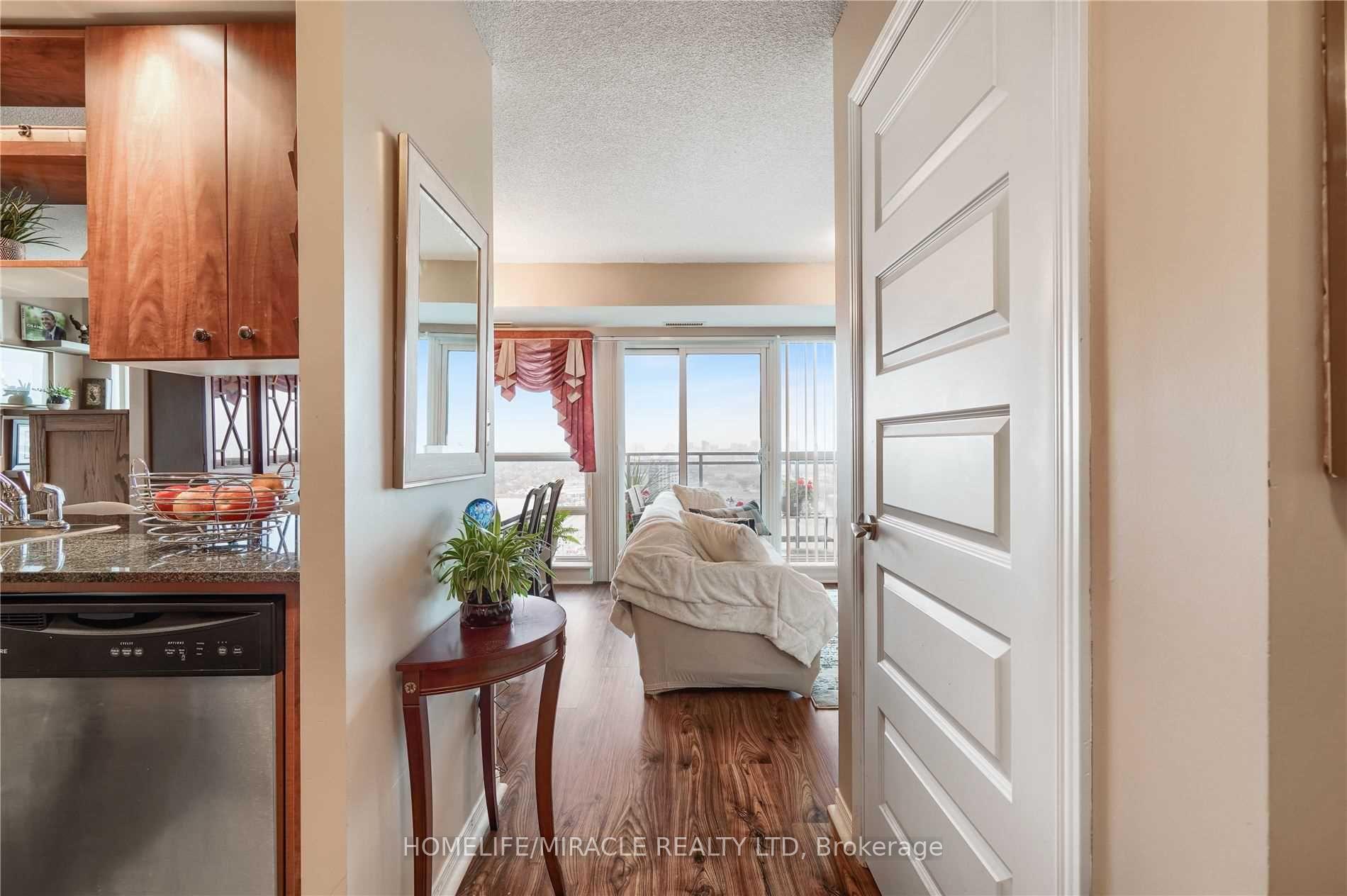 Photo 4 of Unit 2201, 215 Queen Street E, Brampton, Queen Street Corridor — HOMEH