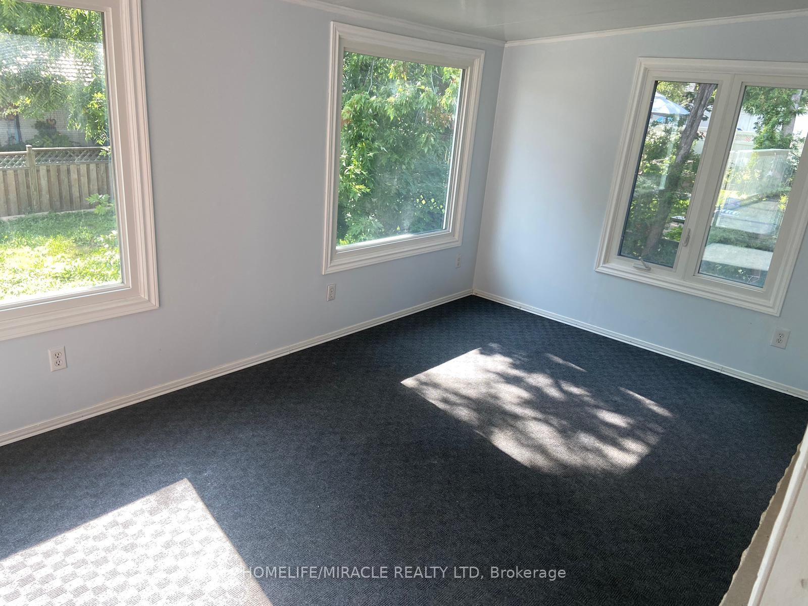 Photo 4 of 25 Thornridge Crescent, Kitchener, Forest Hill — HOMEH