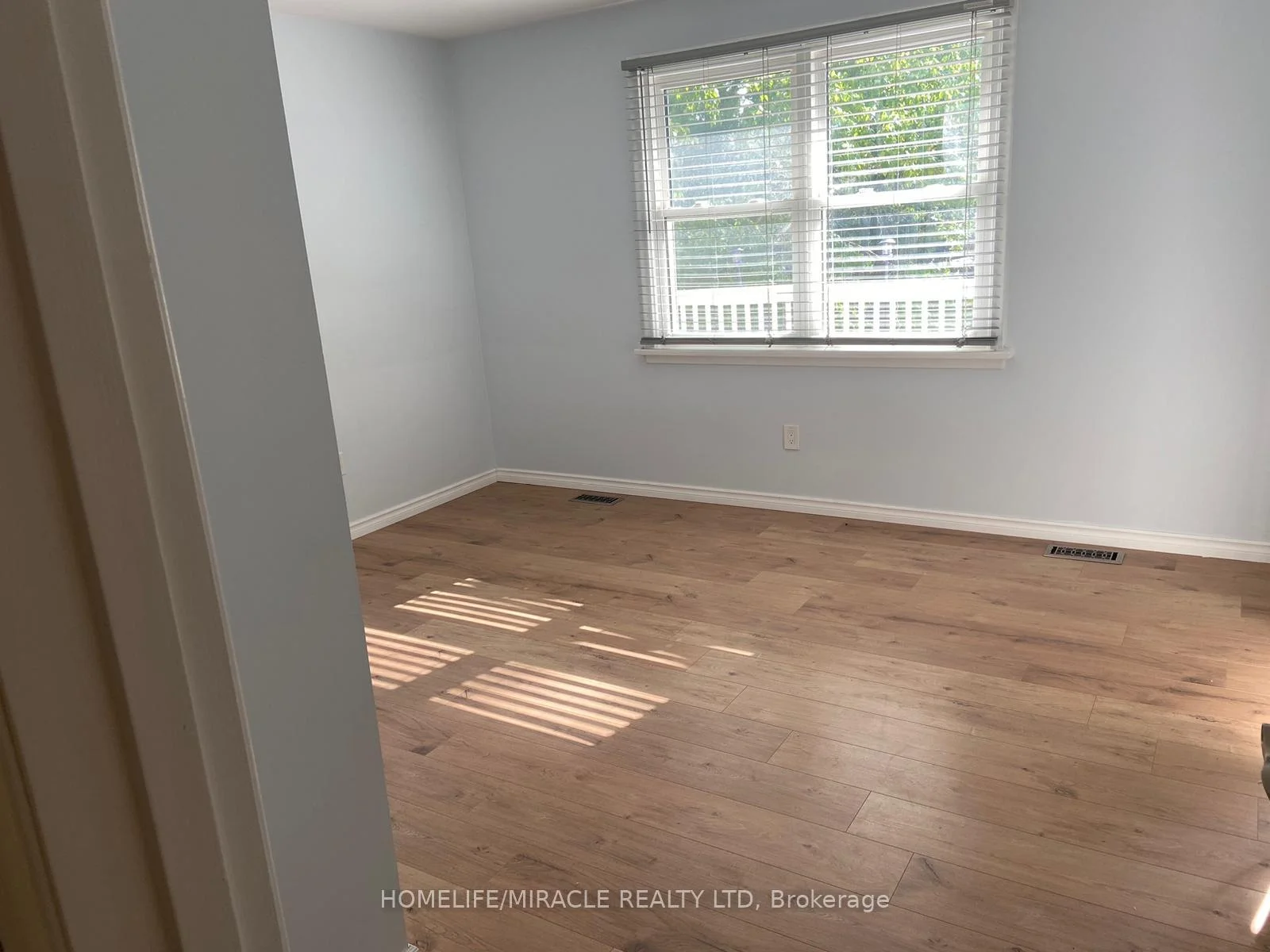Photo 8 of 25 Thornridge Crescent, Kitchener, Forest Hill — HOMEH