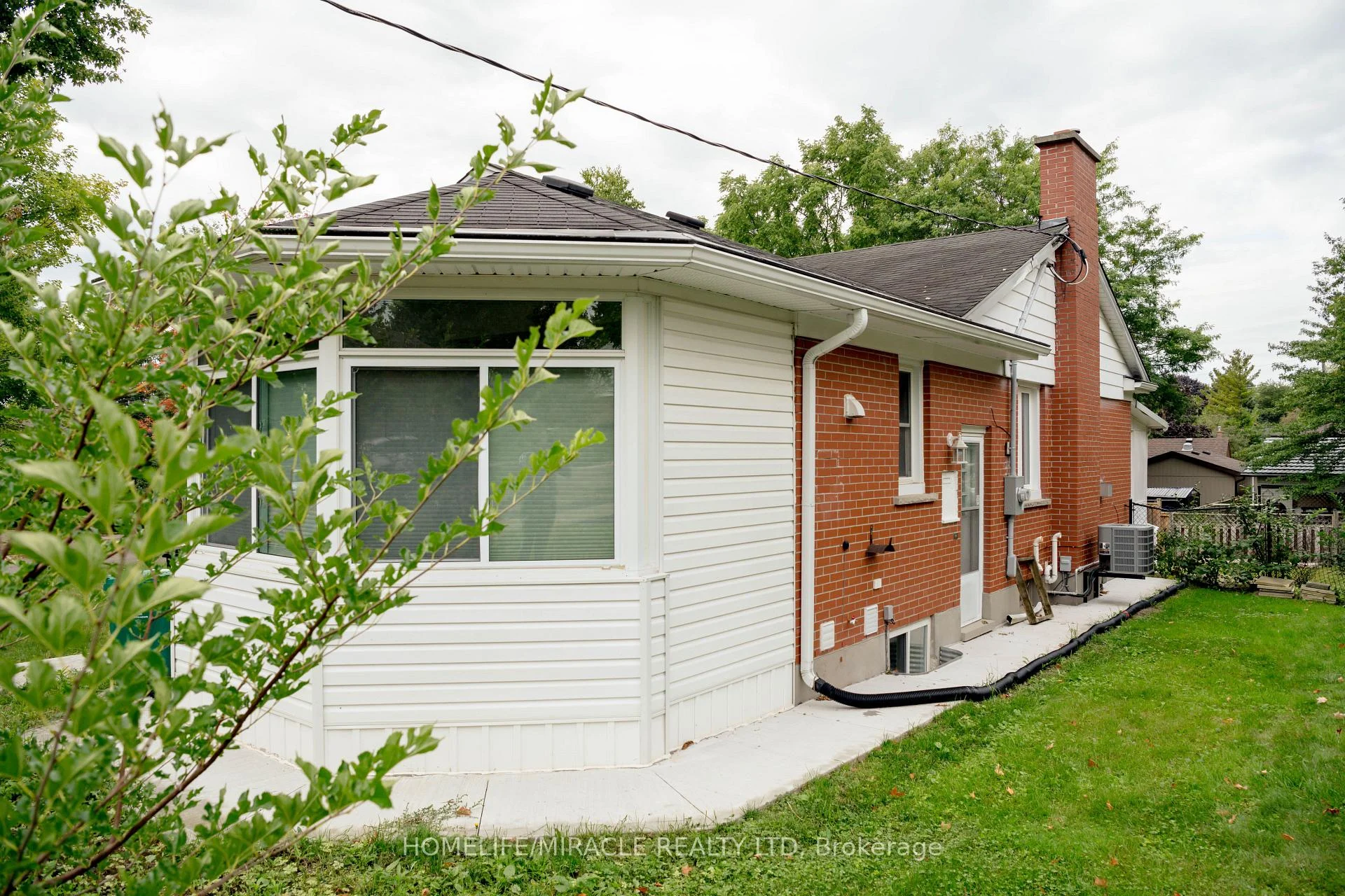Photo 12 of 25 Thornridge Crescent, Kitchener, Forest Hill — HOMEH