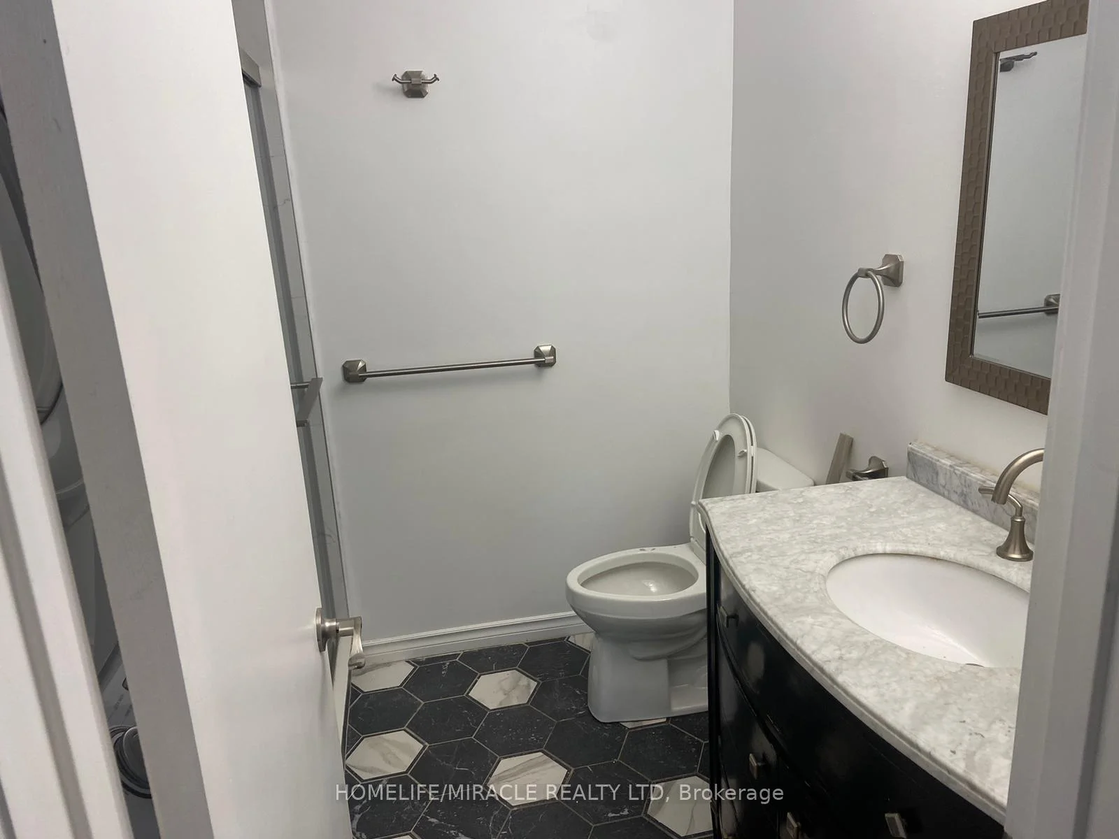 Photo 15 of 25 Thornridge Crescent, Kitchener, Forest Hill — HOMEH