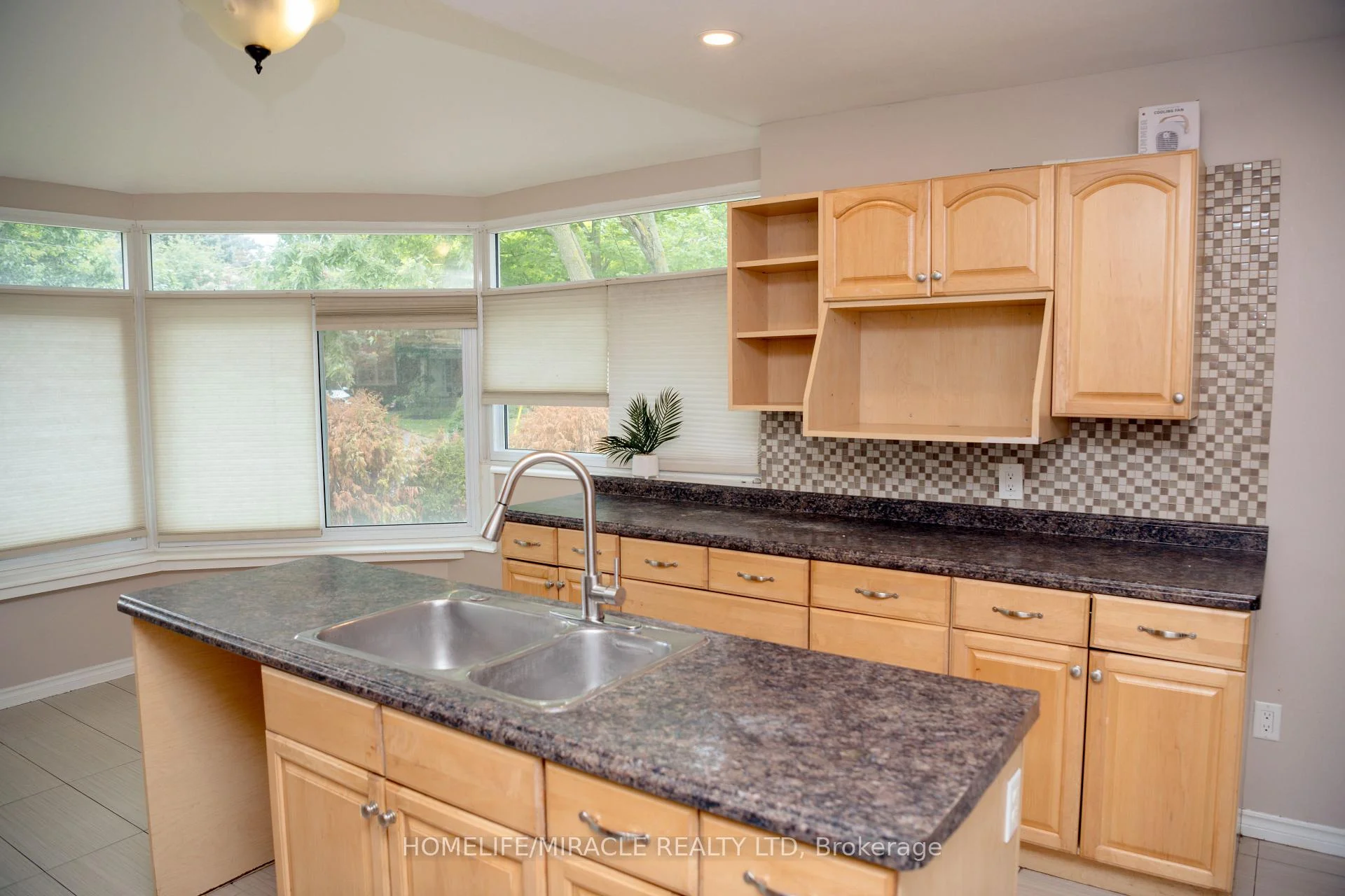 Photo 23 of 25 Thornridge Crescent, Kitchener, Forest Hill — HOMEH