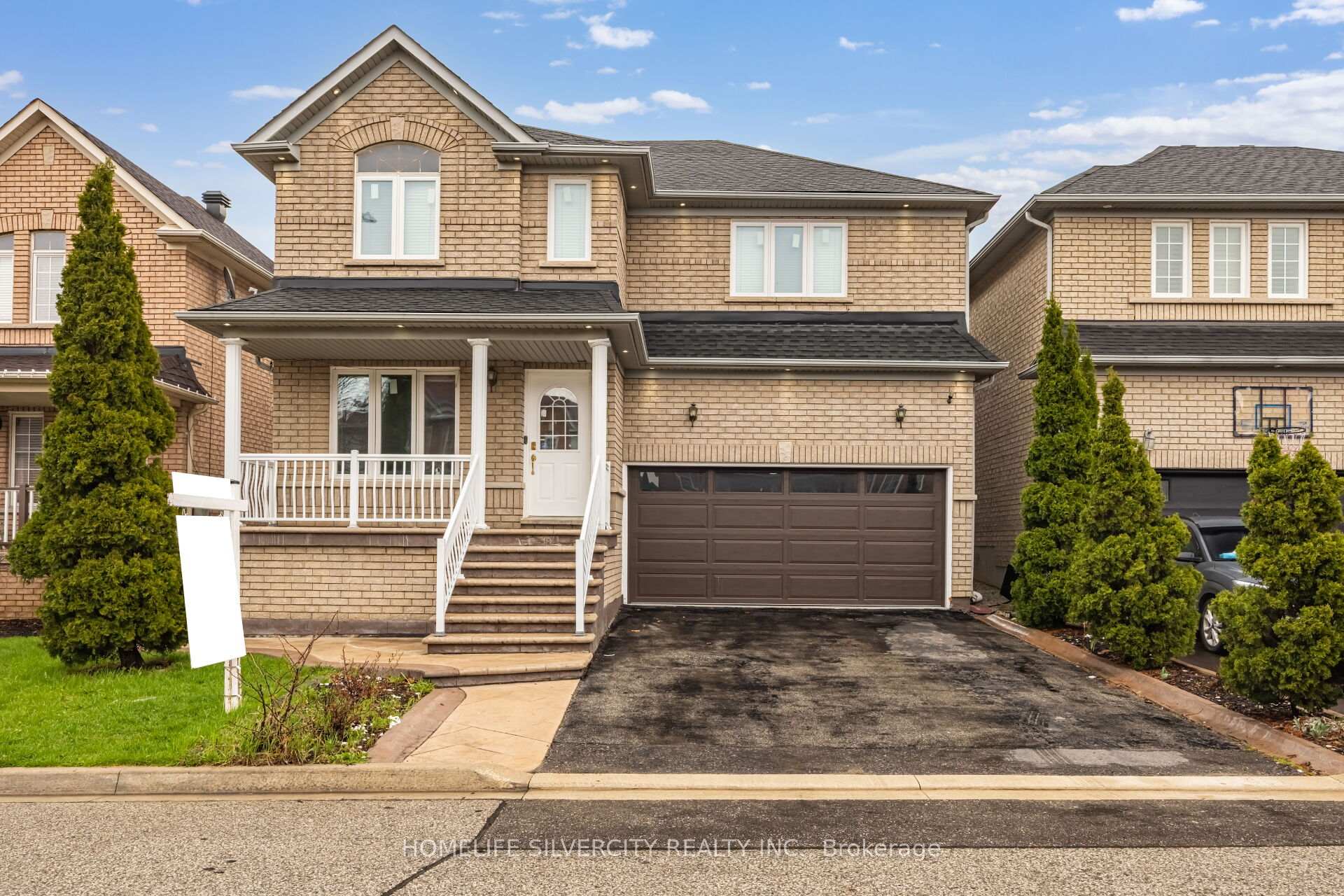 Photo 2 of 29 Beachpoint Boulevard, Brampton, Fletcher's Meadow — HOMEH
