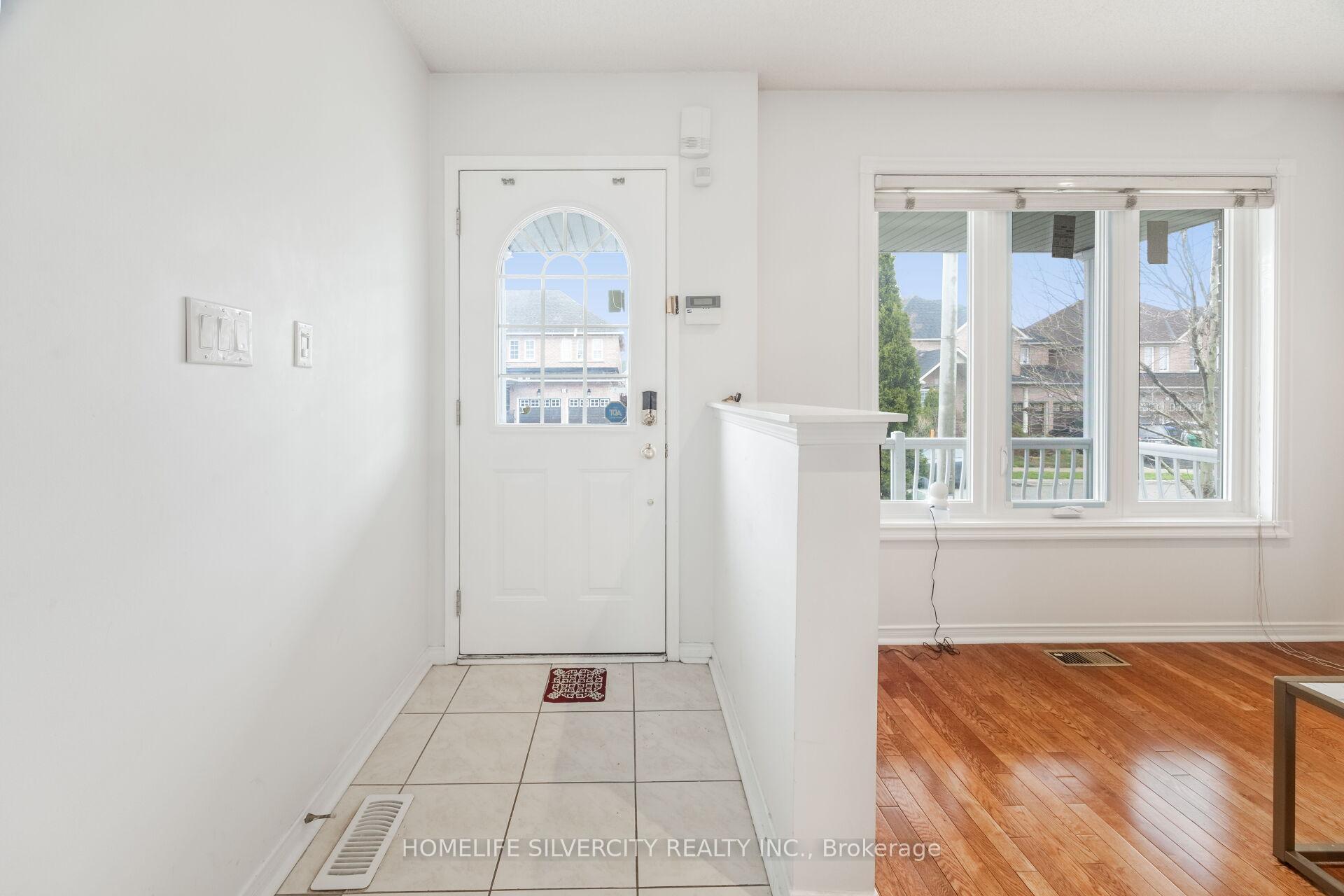 Photo 6 of 29 Beachpoint Boulevard, Brampton, Fletcher's Meadow — HOMEH