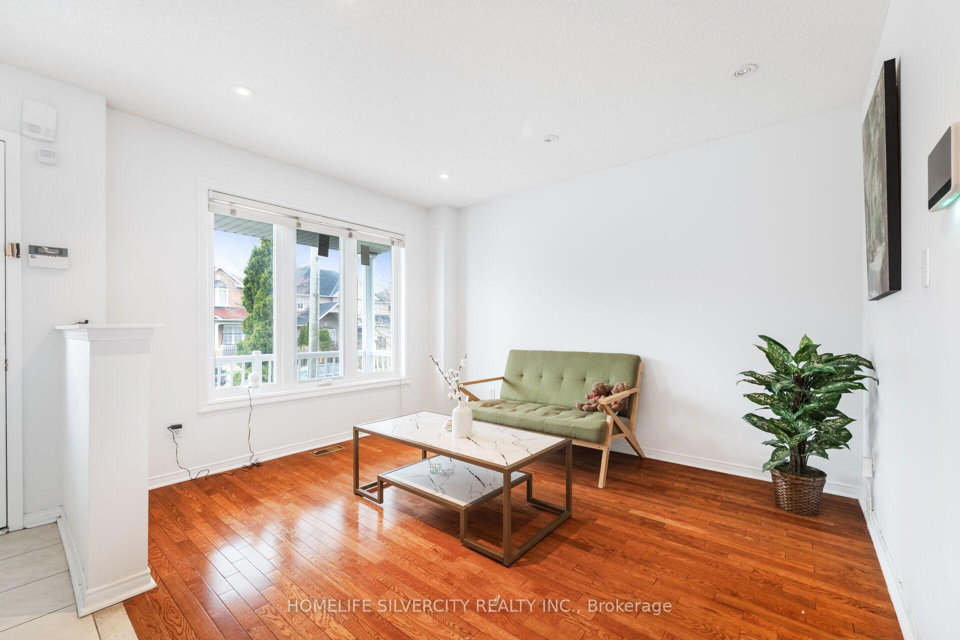 Photo 8 of 29 Beachpoint Boulevard, Brampton, Fletcher's Meadow — HOMEH