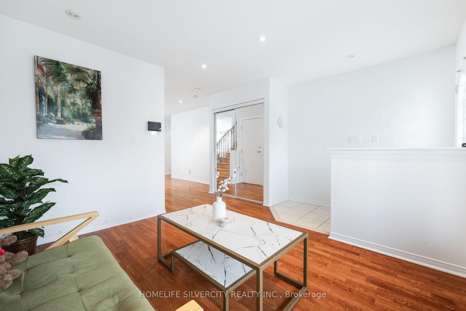 Photo 9 of 29 Beachpoint Boulevard, Brampton, Fletcher's Meadow — HOMEH