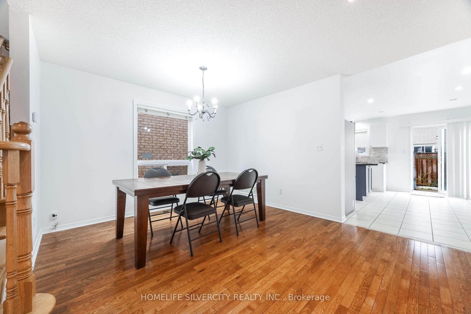Photo 12 of 29 Beachpoint Boulevard, Brampton, Fletcher's Meadow — HOMEH