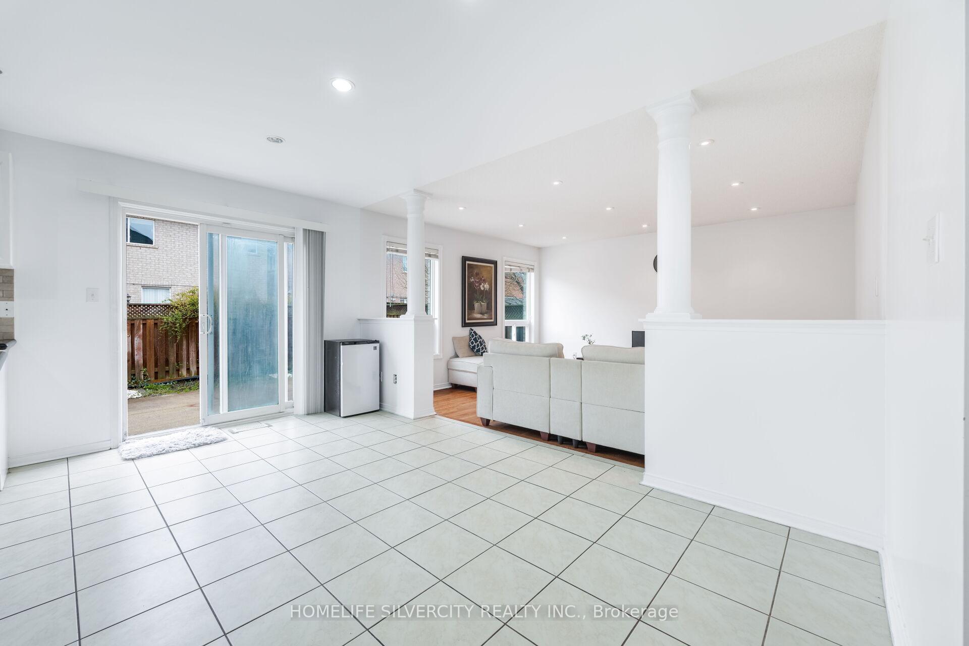 Photo 15 of 29 Beachpoint Boulevard, Brampton, Fletcher's Meadow — HOMEH