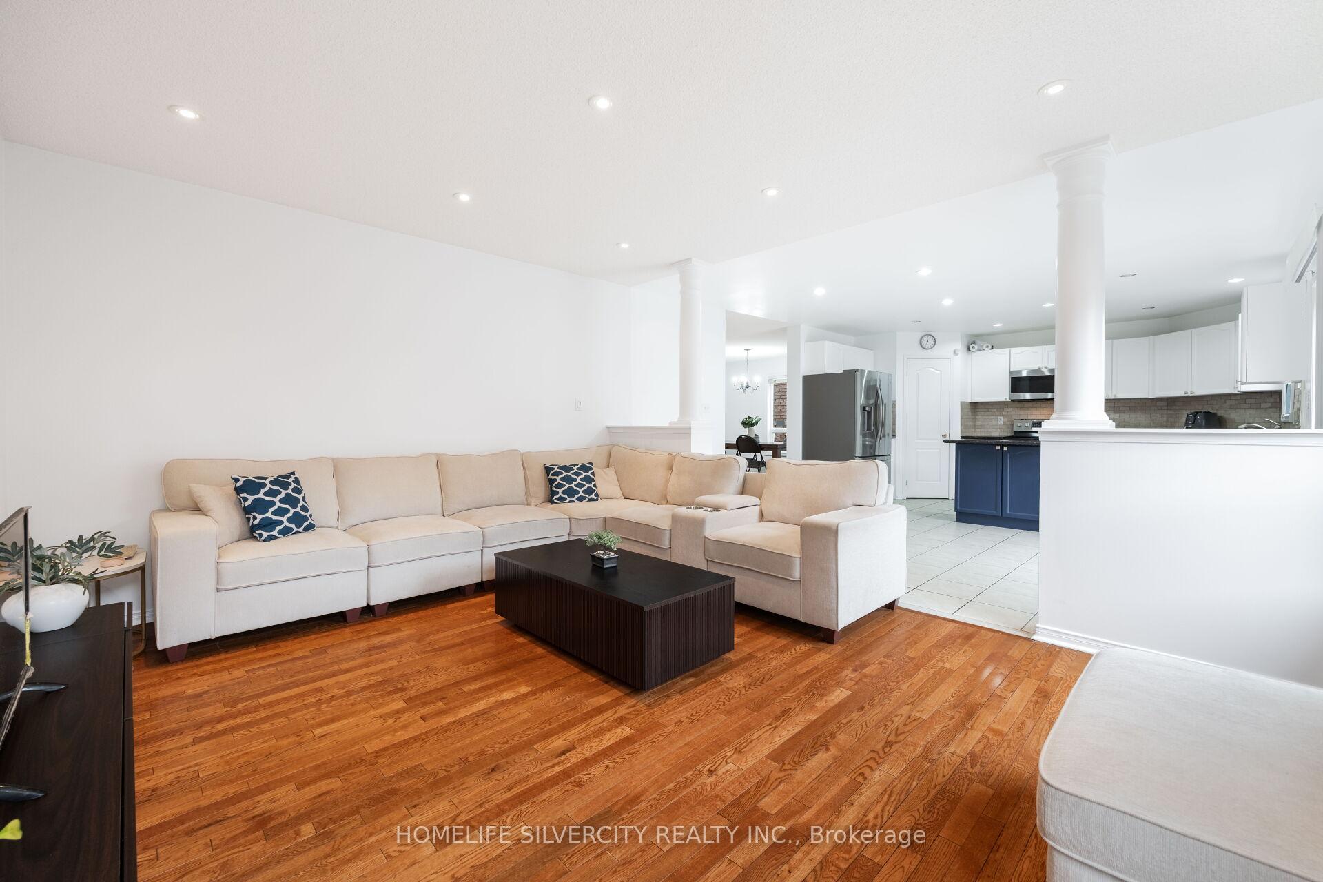 Photo 17 of 29 Beachpoint Boulevard, Brampton, Fletcher's Meadow — HOMEH