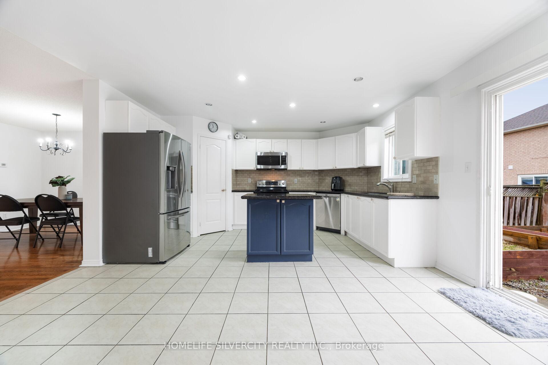 Photo 19 of 29 Beachpoint Boulevard, Brampton, Fletcher's Meadow — HOMEH
