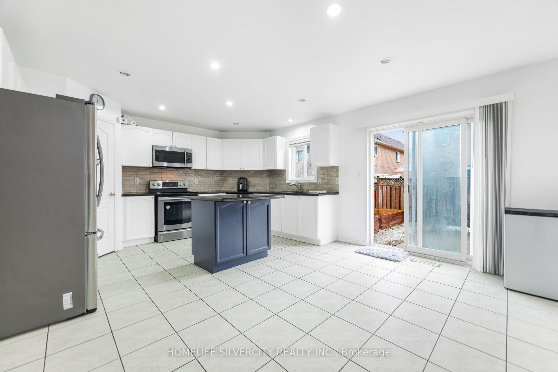 Photo 20 of 29 Beachpoint Boulevard, Brampton, Fletcher's Meadow — HOMEH
