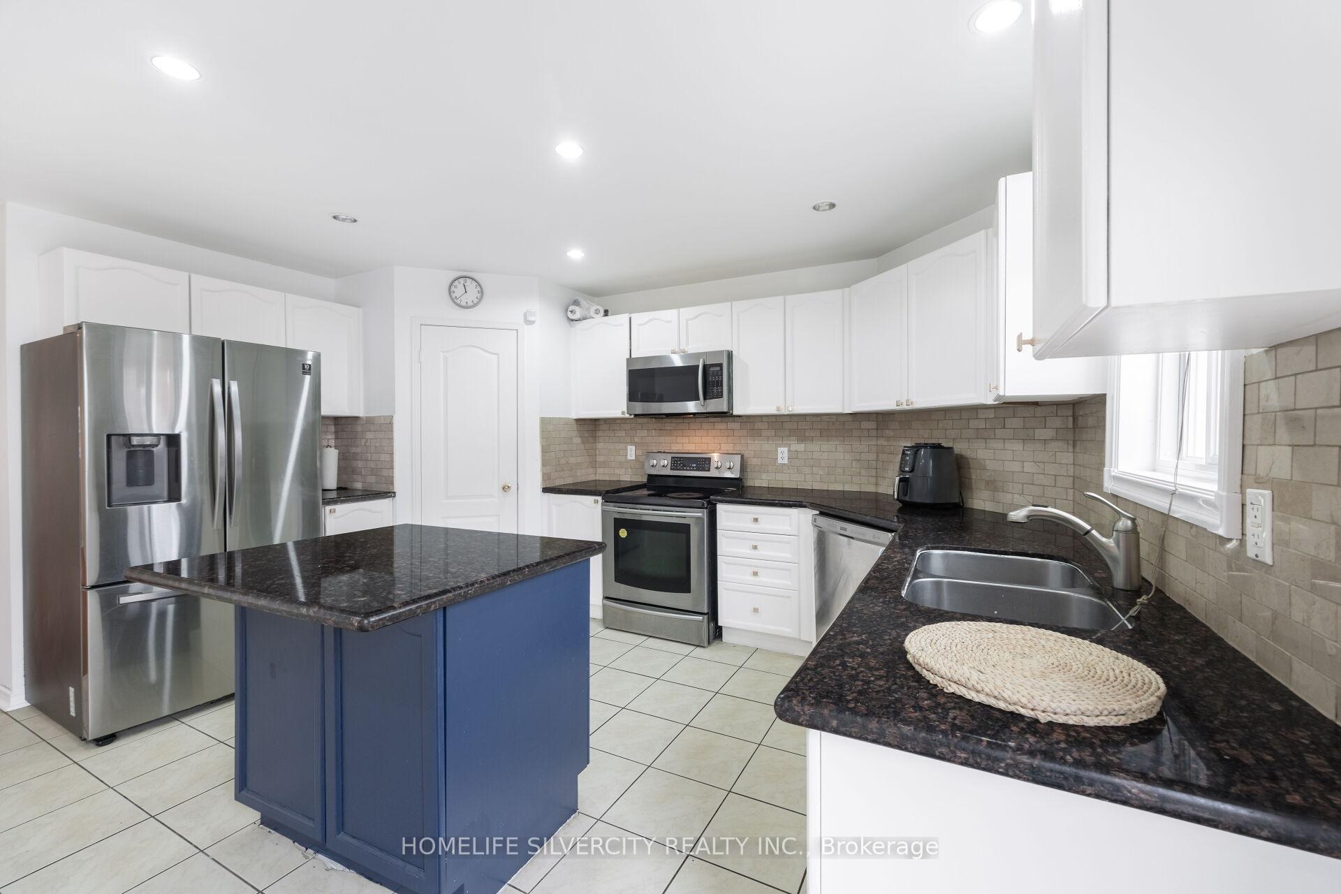Photo 21 of 29 Beachpoint Boulevard, Brampton, Fletcher's Meadow — HOMEH