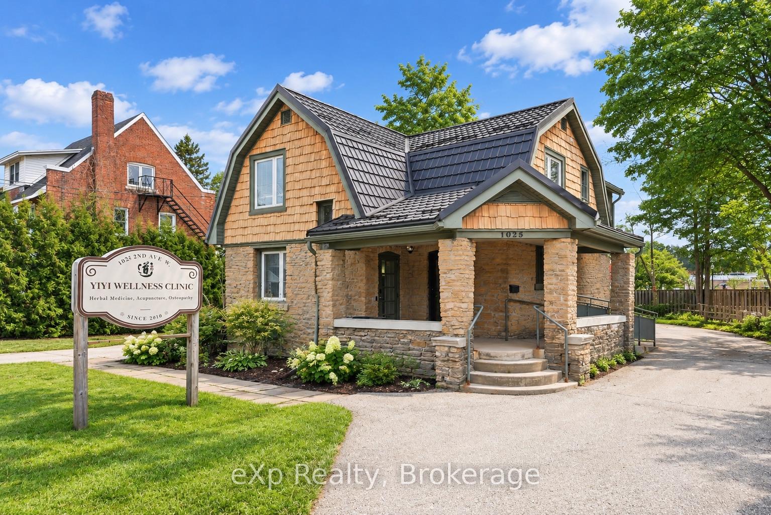 Photo of 1025 2nd Avenue W