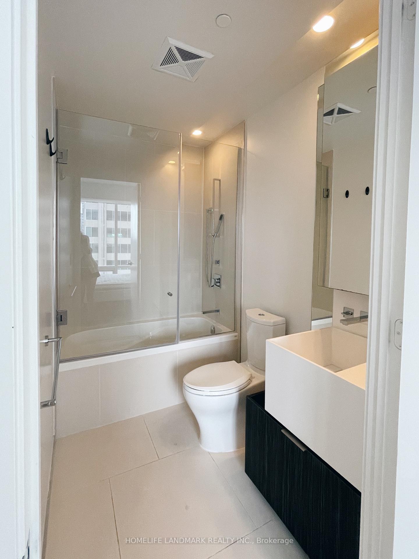 Photo 4 of Unit 1001, 1 Bloor Street E, Toronto, Church-Yonge Corridor — HOMEH