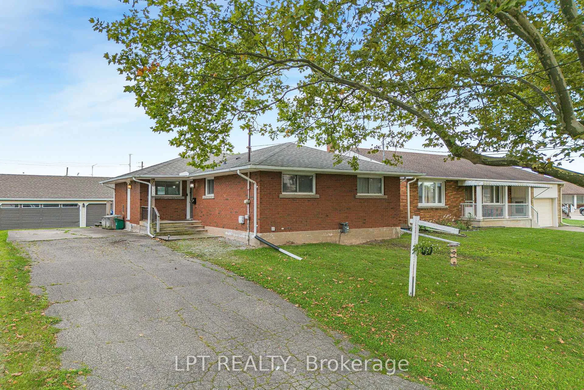 Photo 3 of 7156 Warden Avenue, Niagara Falls, Arad/Fallsview — HOMEH