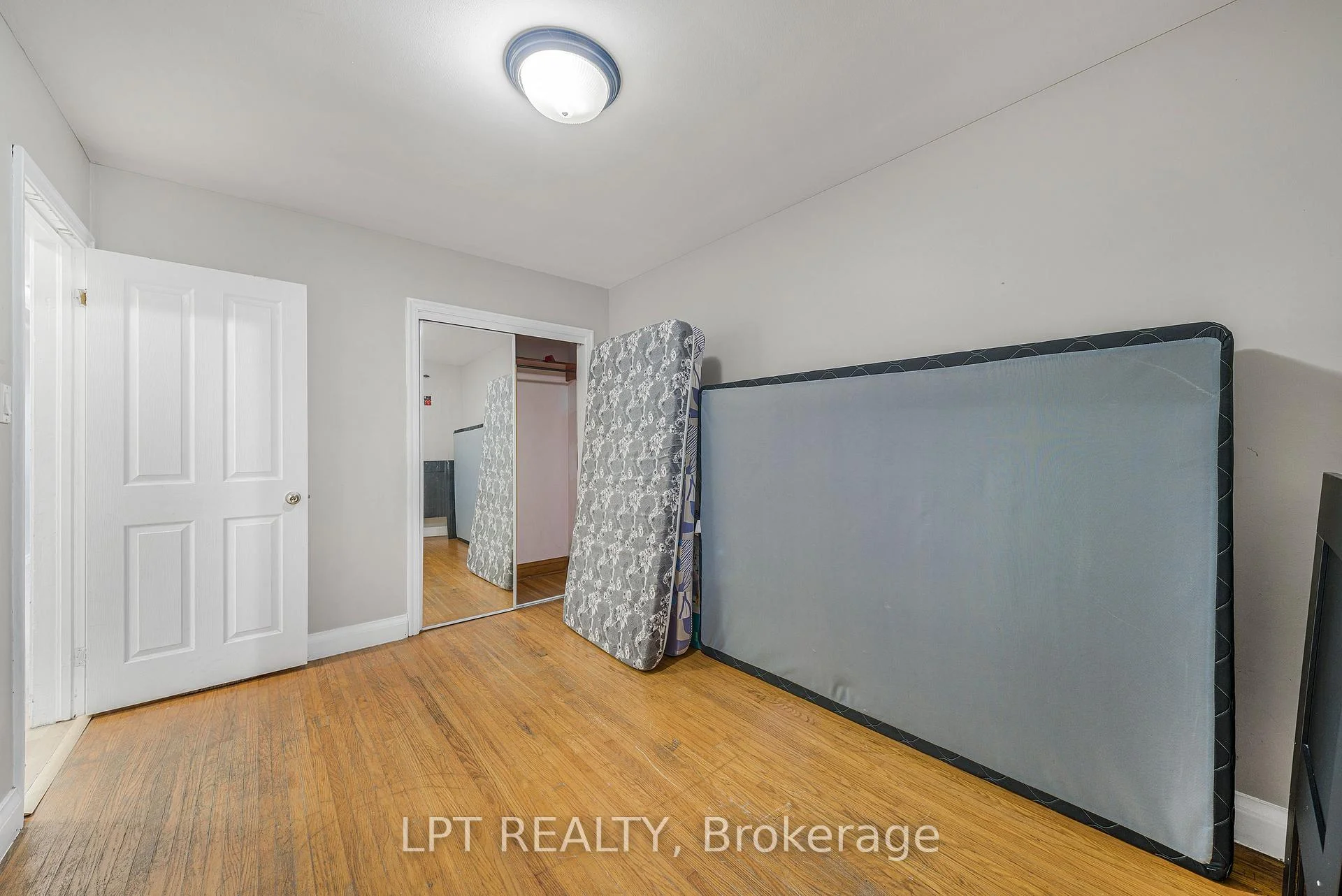 Photo 14 of 7156 Warden Avenue, Niagara Falls, Arad/Fallsview — HOMEH