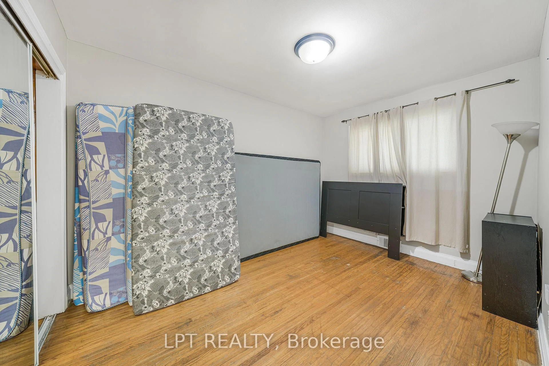 Photo 16 of 7156 Warden Avenue, Niagara Falls, Arad/Fallsview — HOMEH