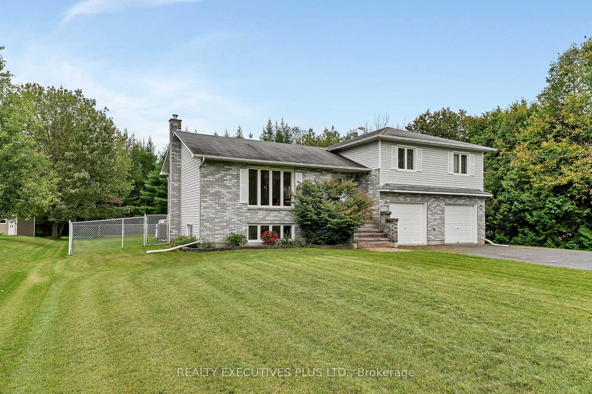 Photo 2 of 4413 Champlain Street, Clarence-Rockland, Clarence/Rockland Twp — HOMEH