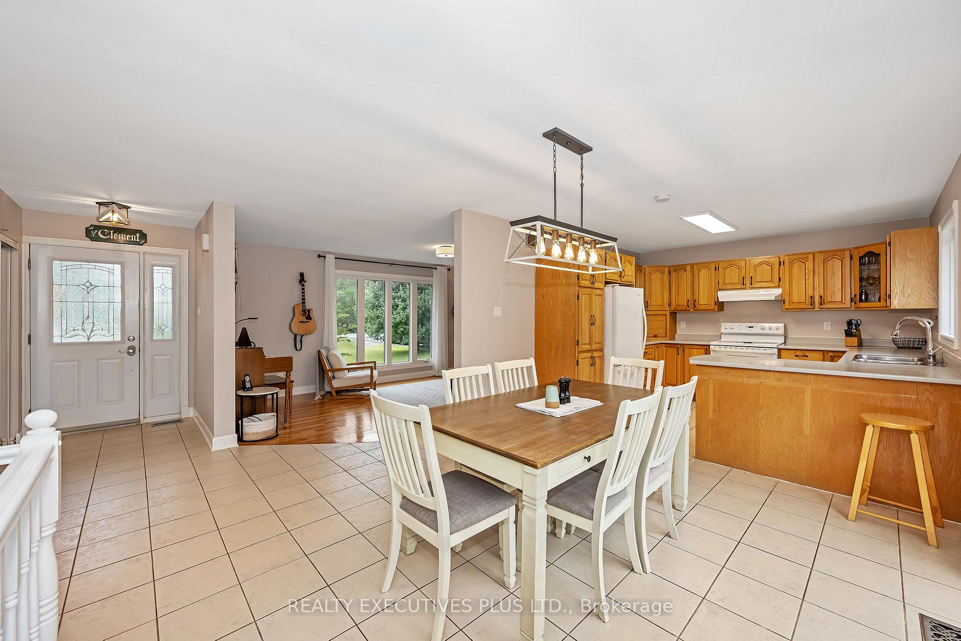 Photo 7 of 4413 Champlain Street, Clarence-Rockland, Clarence/Rockland Twp — HOMEH