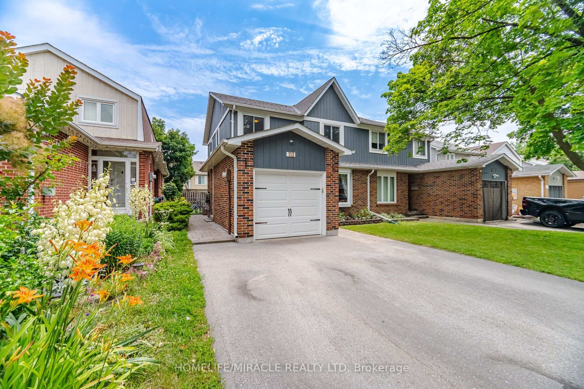 Photo 3 of 113 Fanshawe Drive, Brampton, Heart Lake West — HOMEH
