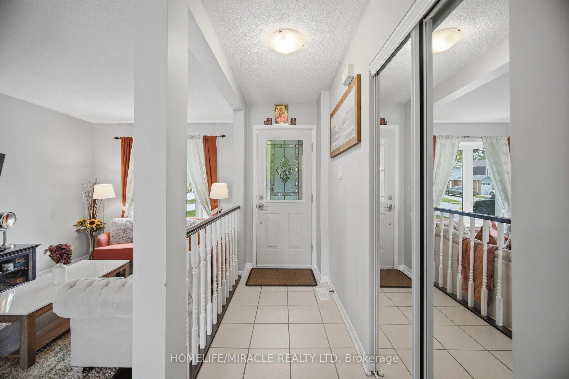 Photo 6 of 113 Fanshawe Drive, Brampton, Heart Lake West — HOMEH