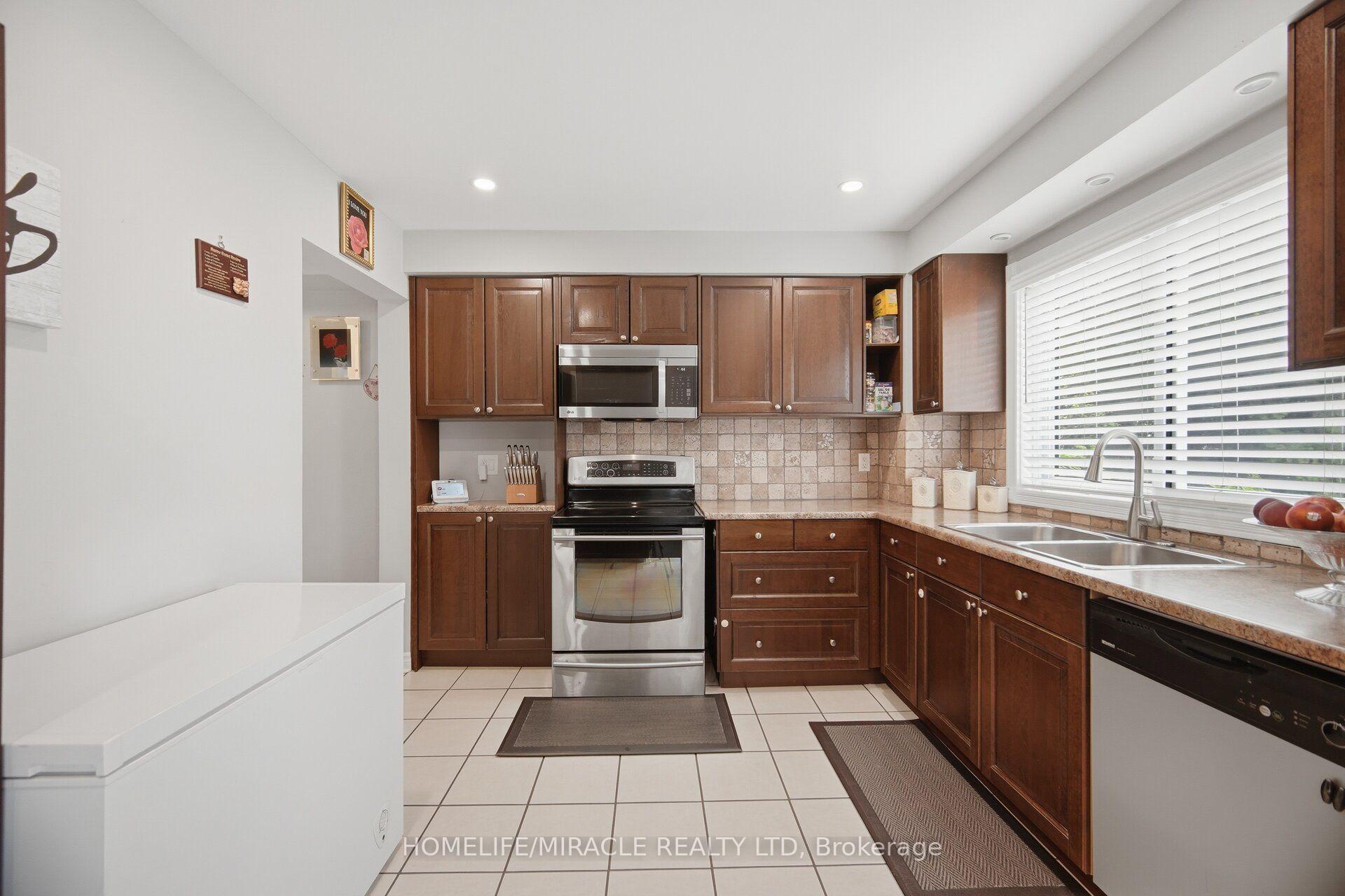 Photo 15 of 113 Fanshawe Drive, Brampton, Heart Lake West — HOMEH