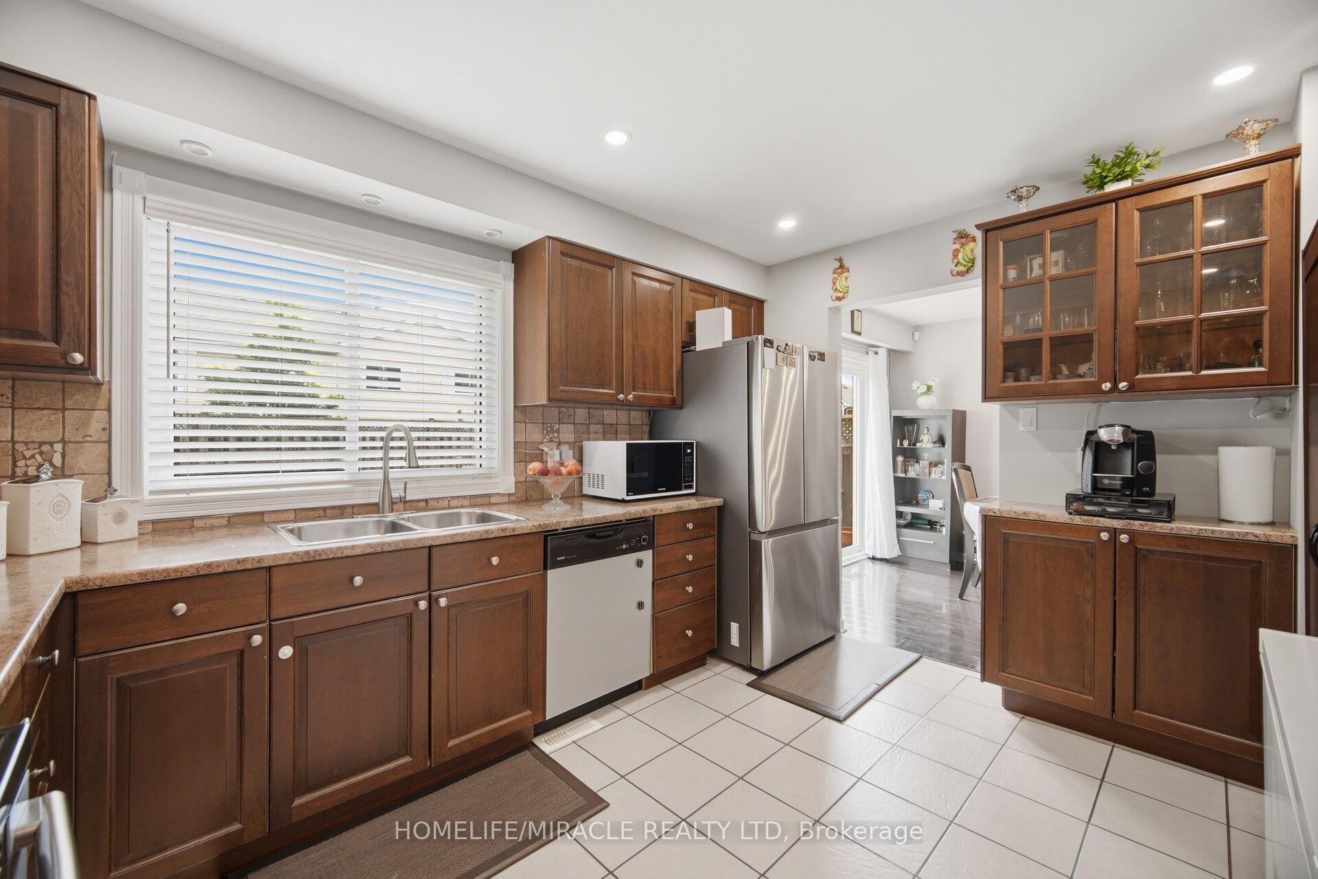 Photo 16 of 113 Fanshawe Drive, Brampton, Heart Lake West — HOMEH