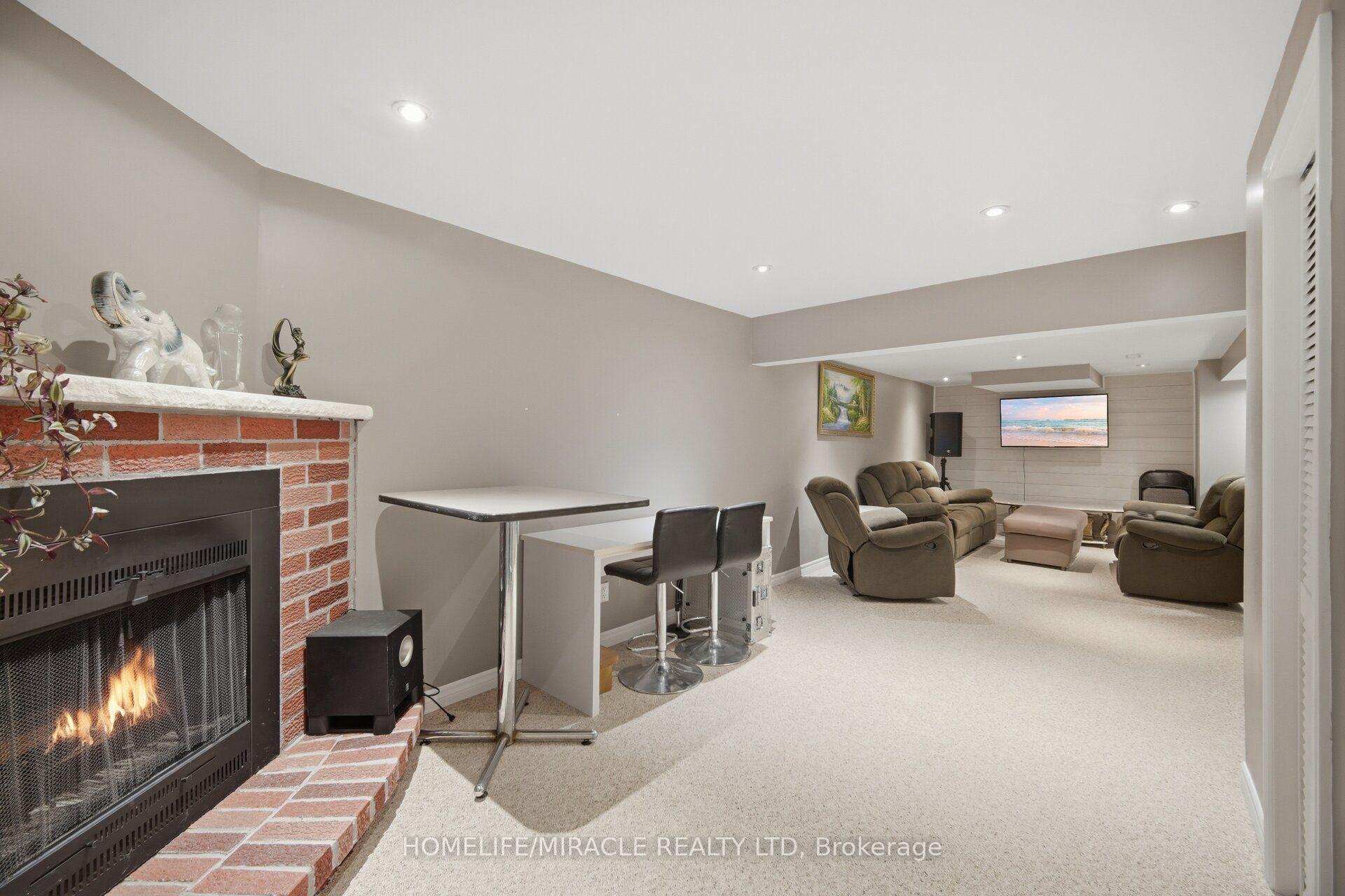 Photo 34 of 113 Fanshawe Drive, Brampton, Heart Lake West — HOMEH