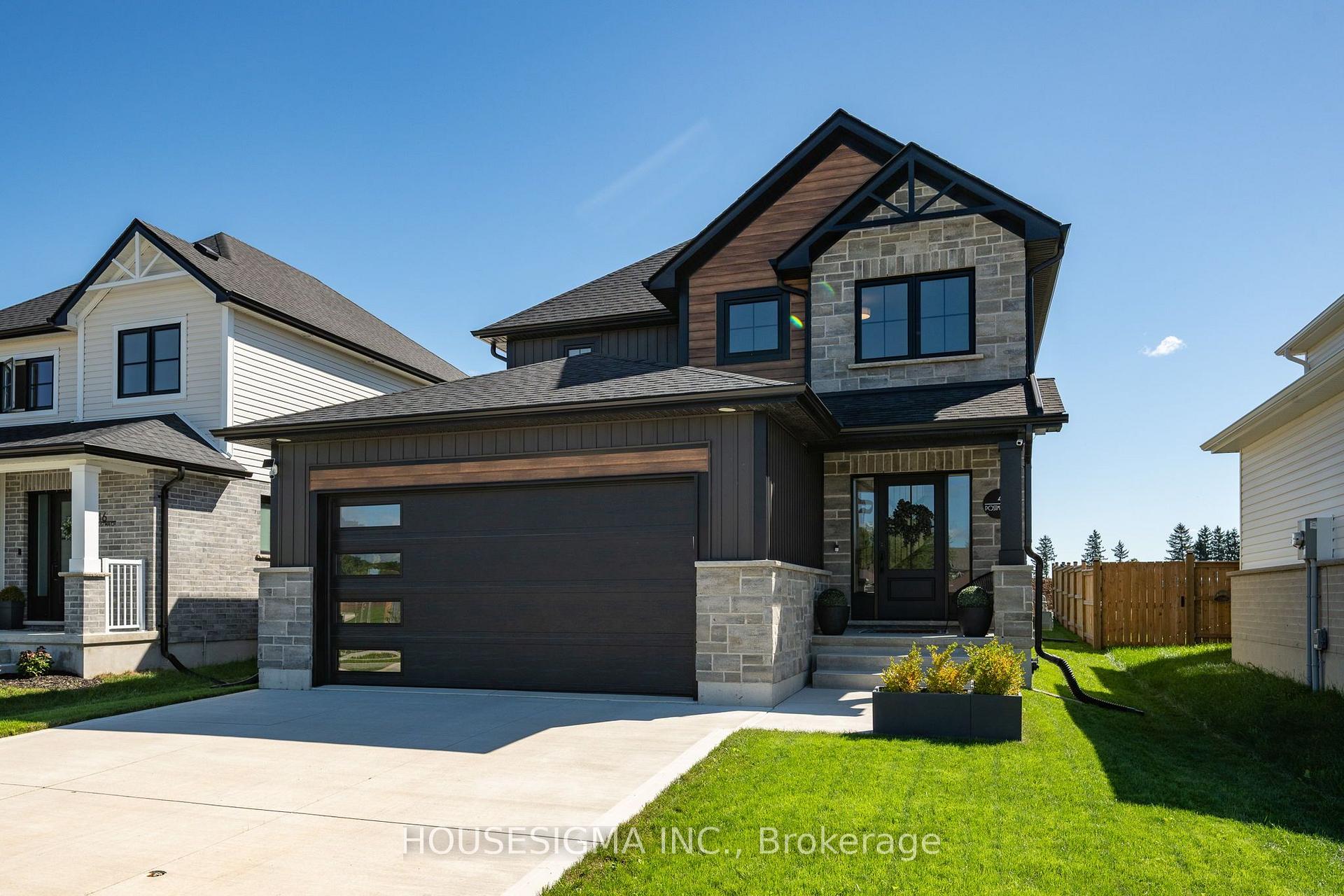 Photo 2 of 48 Postma Crescent, North Middlesex, Ailsa Craig — HOMEH