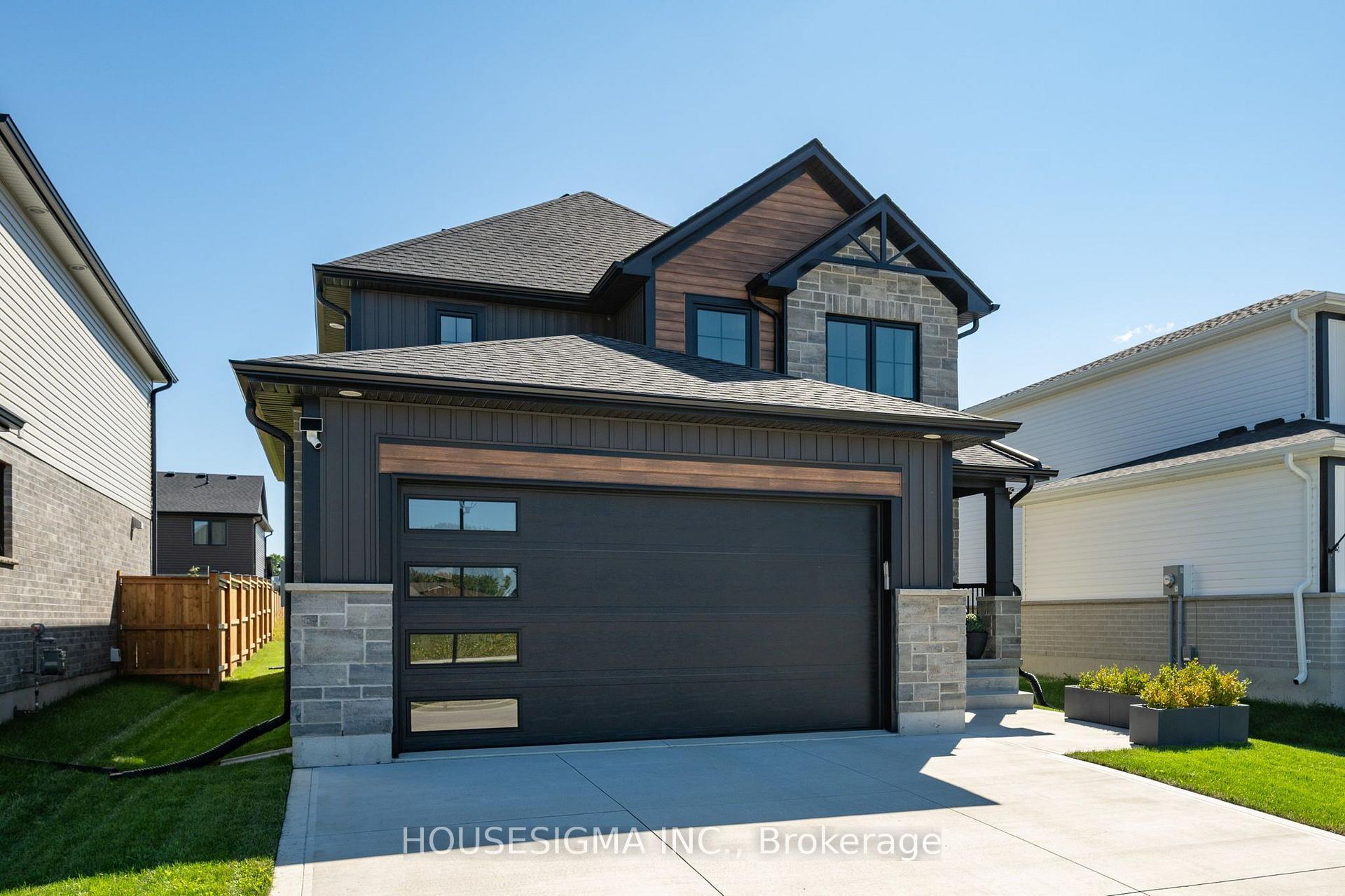 Photo 3 of 48 Postma Crescent, North Middlesex, Ailsa Craig — HOMEH