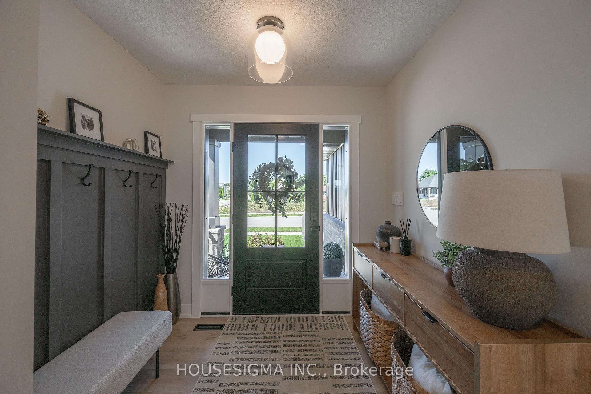 Photo 4 of 48 Postma Crescent, North Middlesex, Ailsa Craig — HOMEH