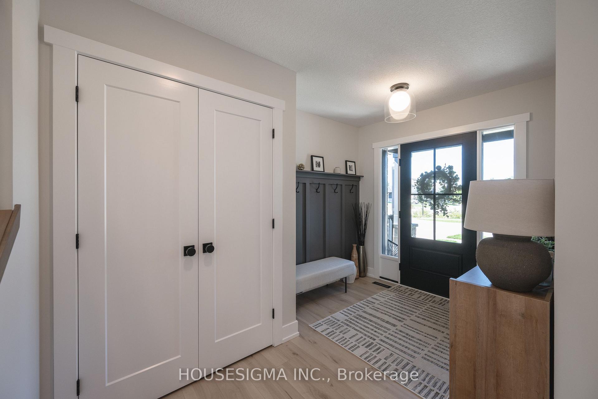 Photo 5 of 48 Postma Crescent, North Middlesex, Ailsa Craig — HOMEH