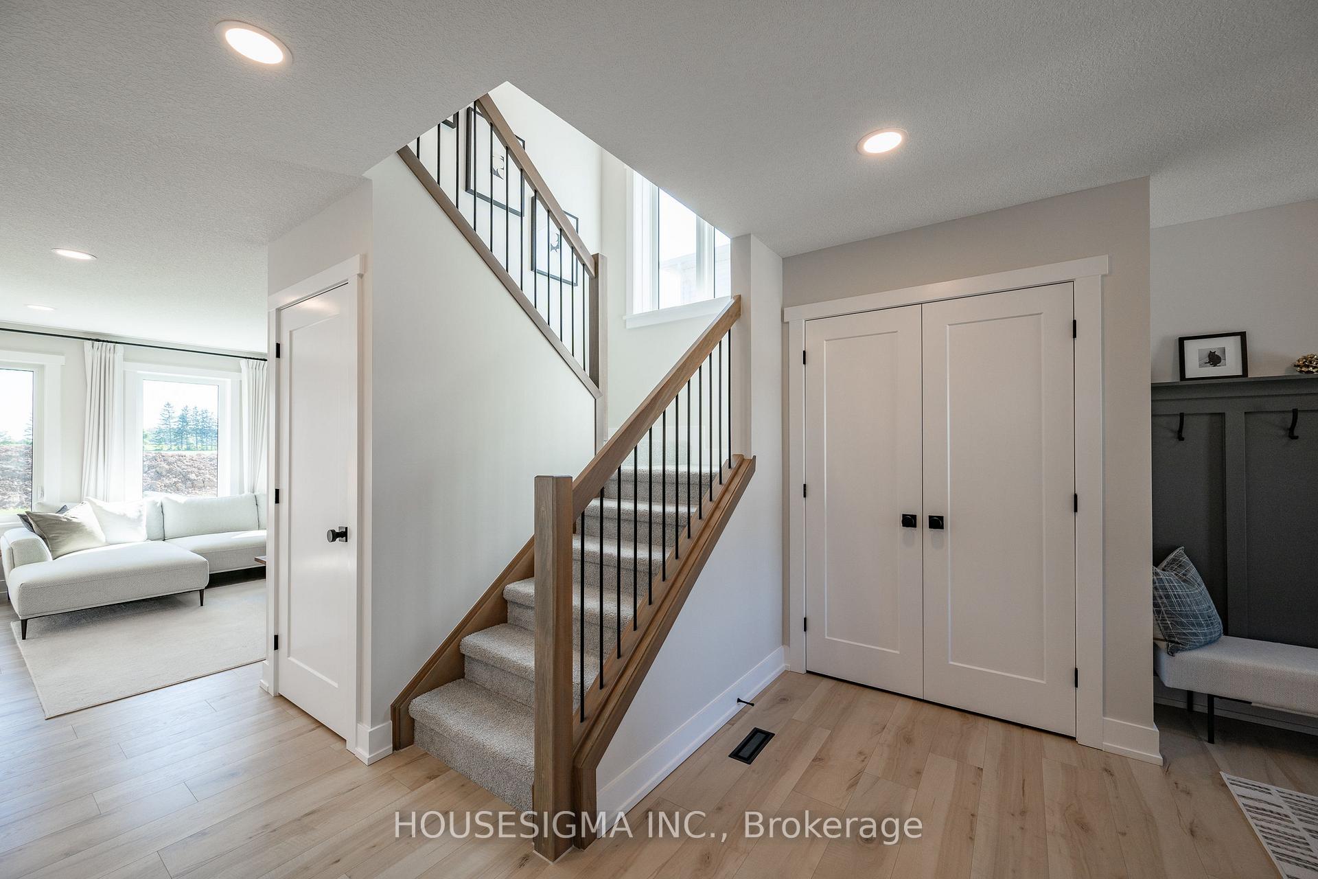 Photo 7 of 48 Postma Crescent, North Middlesex, Ailsa Craig — HOMEH