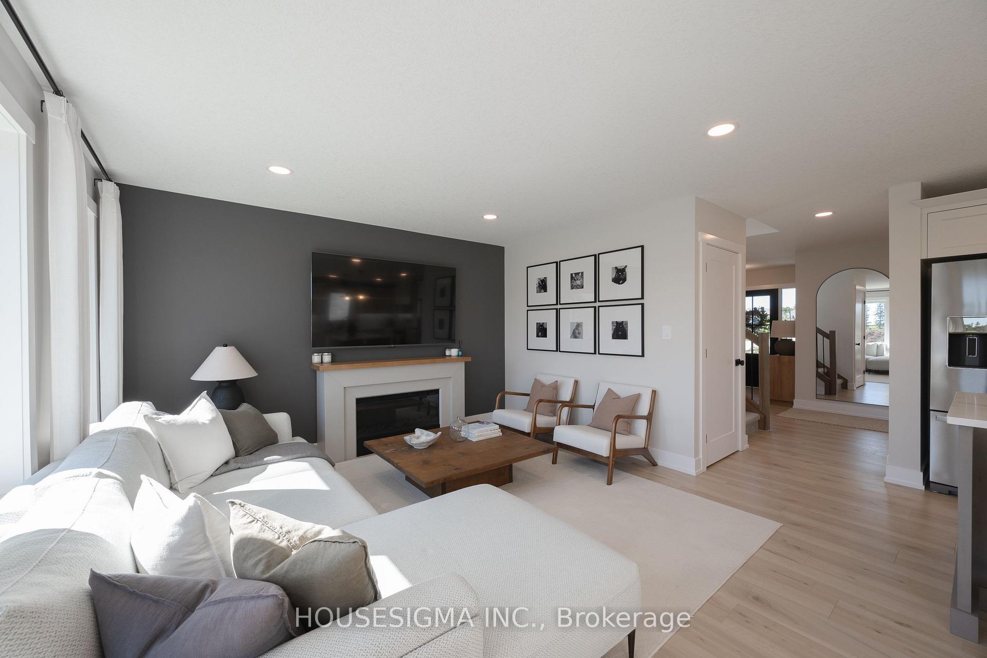 Photo 8 of 48 Postma Crescent, North Middlesex, Ailsa Craig — HOMEH