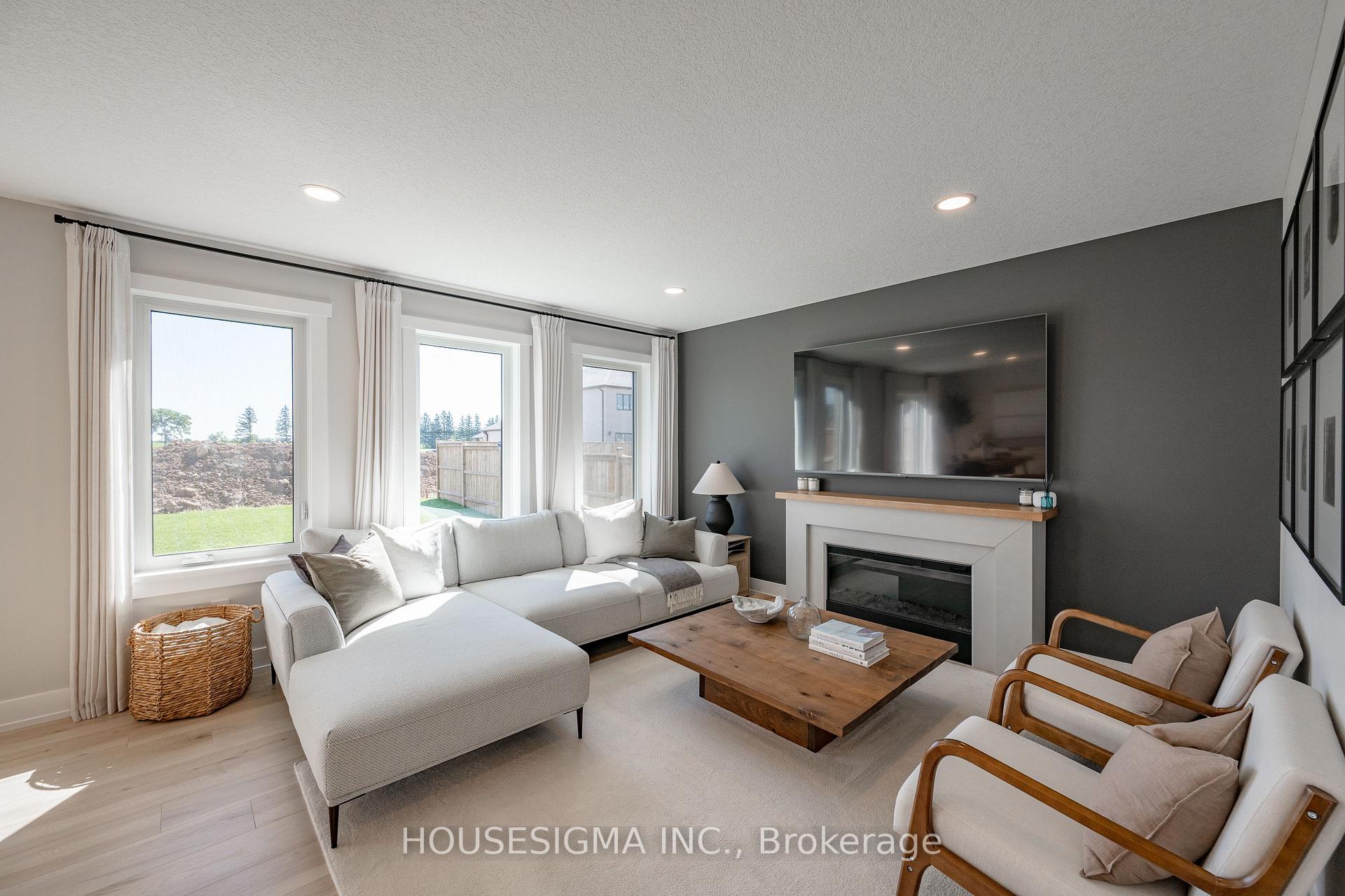 Photo 9 of 48 Postma Crescent, North Middlesex, Ailsa Craig — HOMEH